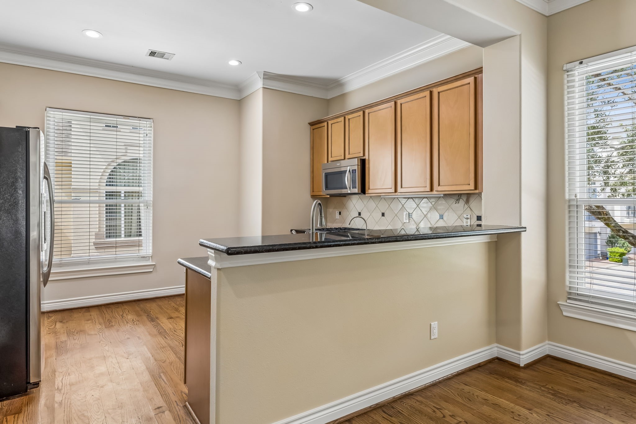 9101 Harbor Hills Drive Property Photo 12
