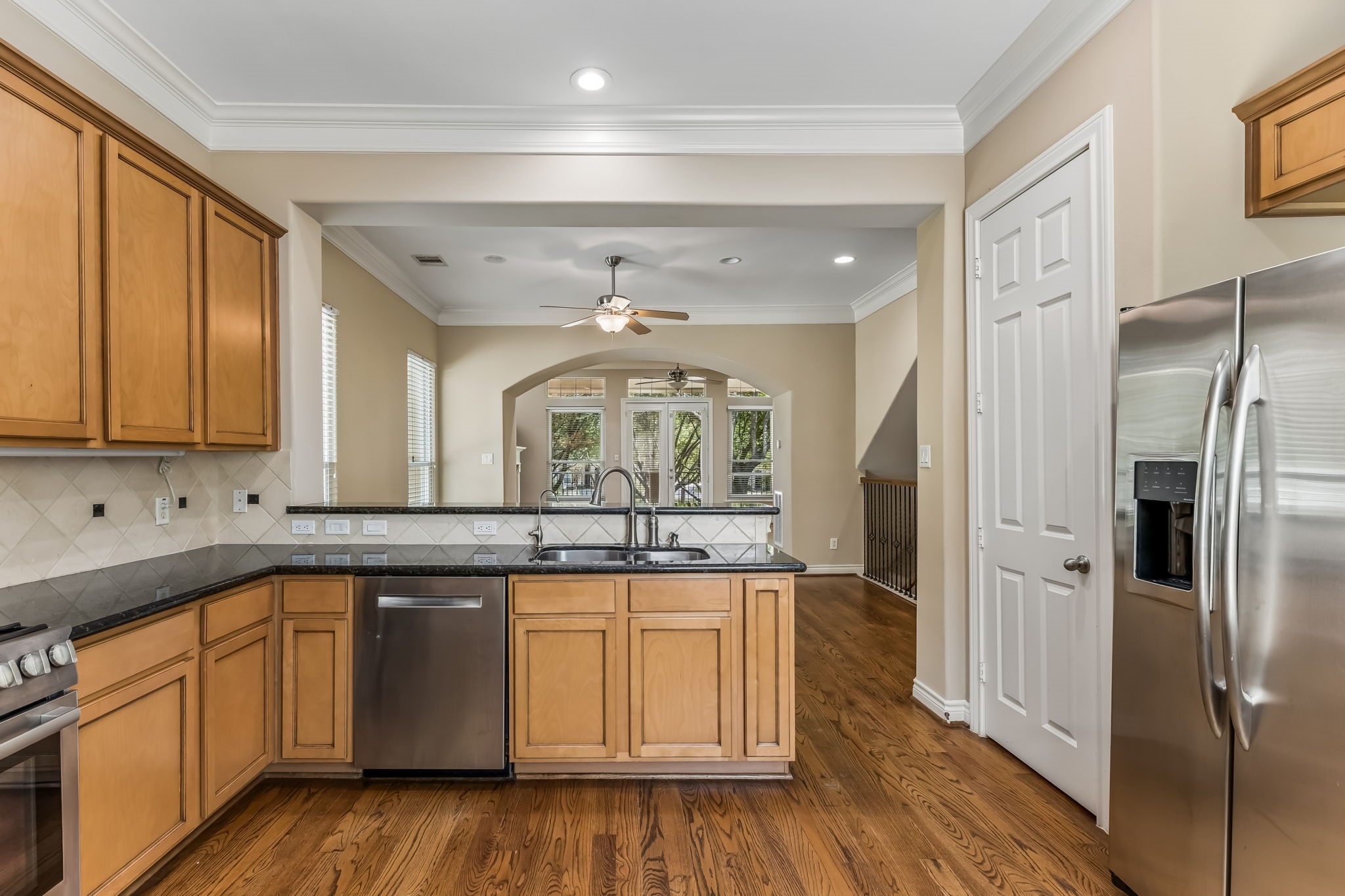 9101 Harbor Hills Drive Property Photo 14