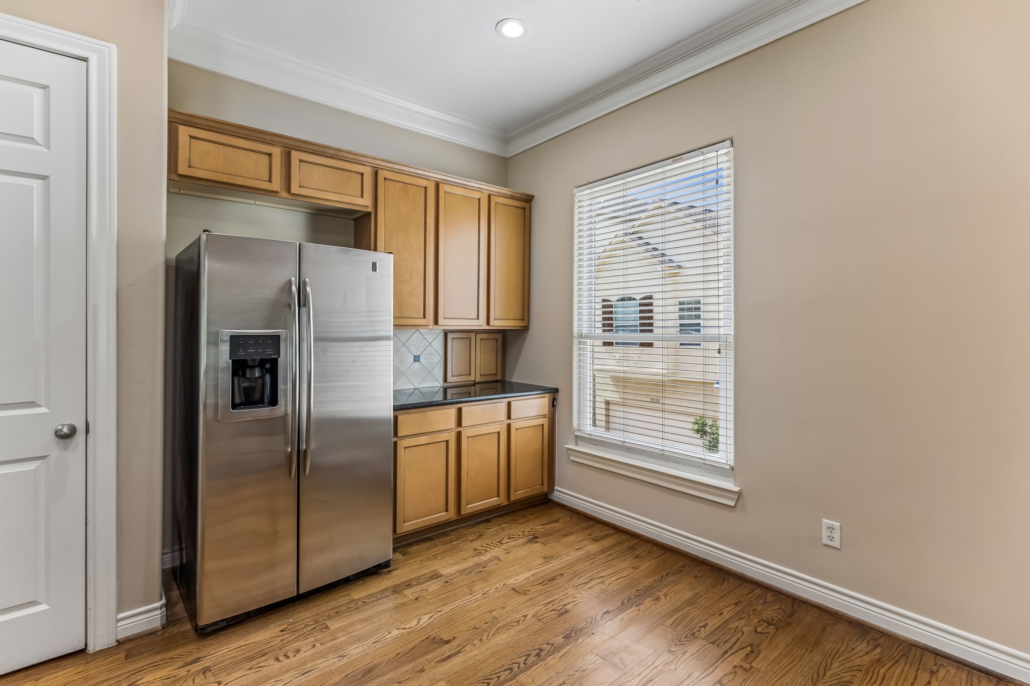 9101 Harbor Hills Drive Property Photo 15