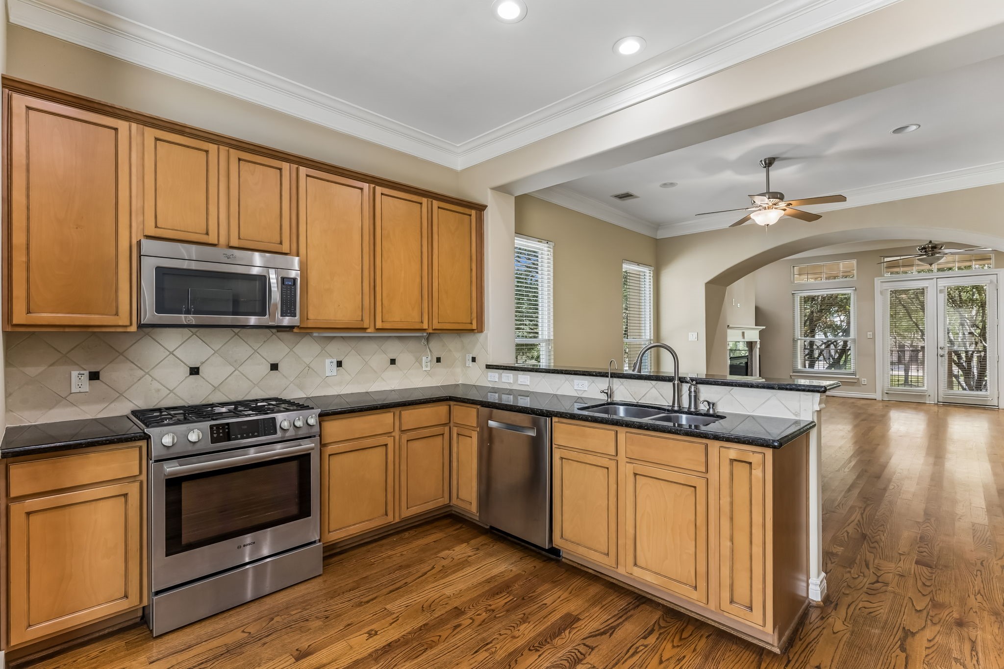 9101 Harbor Hills Drive Property Photo 16