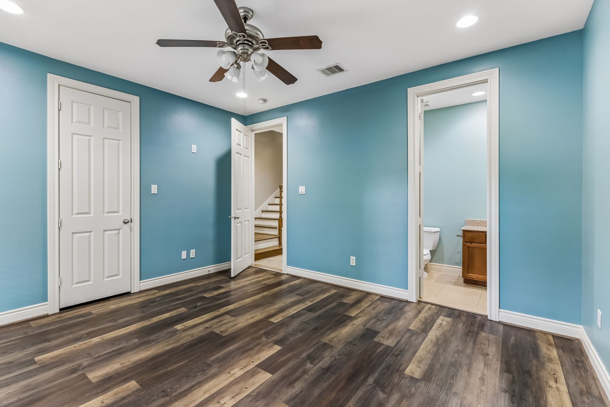 9101 Harbor Hills Drive Property Photo 21