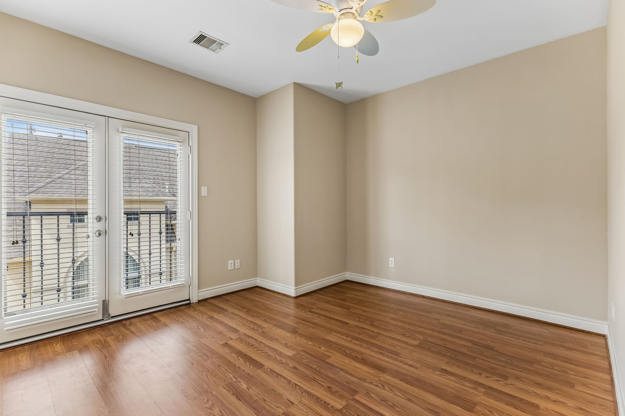 9101 Harbor Hills Drive Property Photo 23