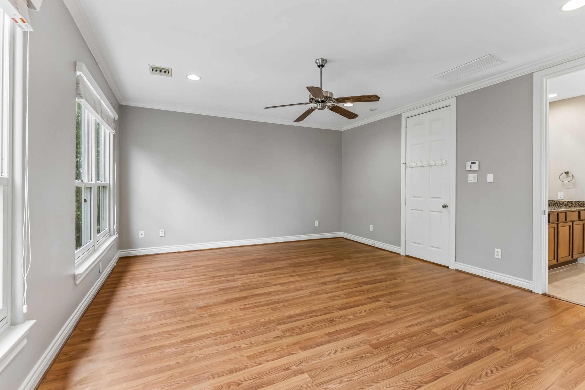 9101 Harbor Hills Drive Property Photo 26