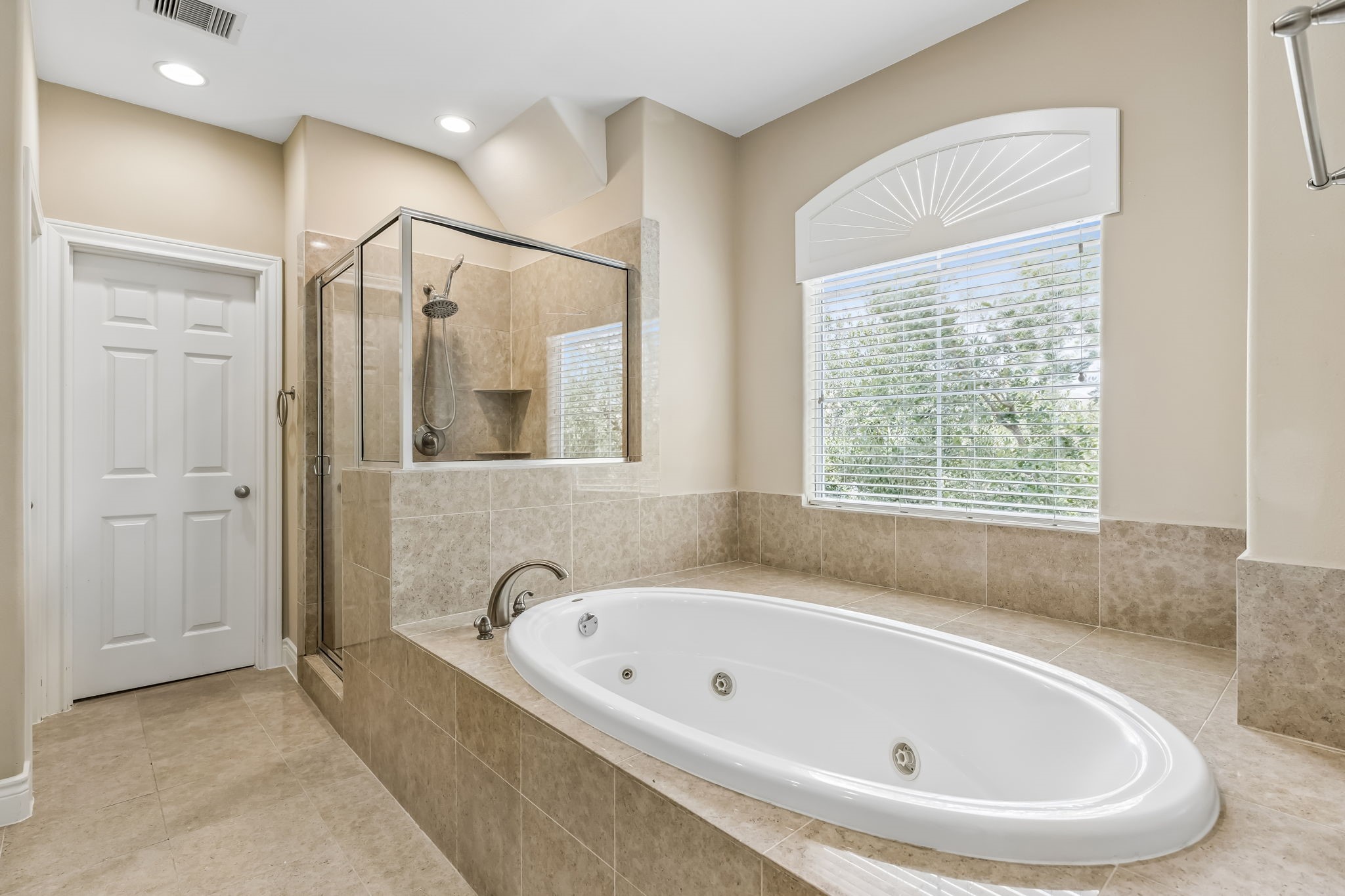9101 Harbor Hills Drive Property Photo 30