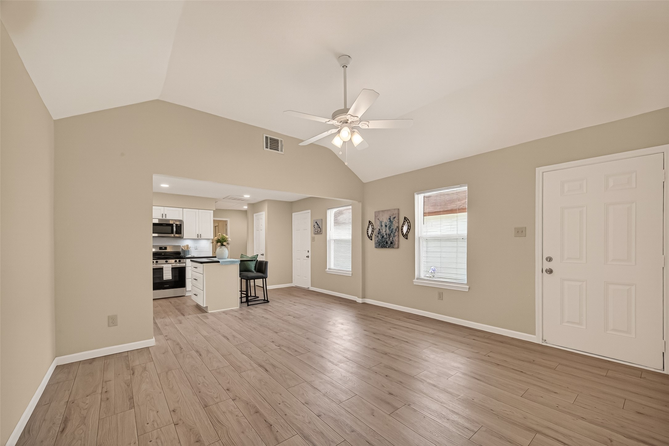 13843 Northlake Drive Property Photo 2