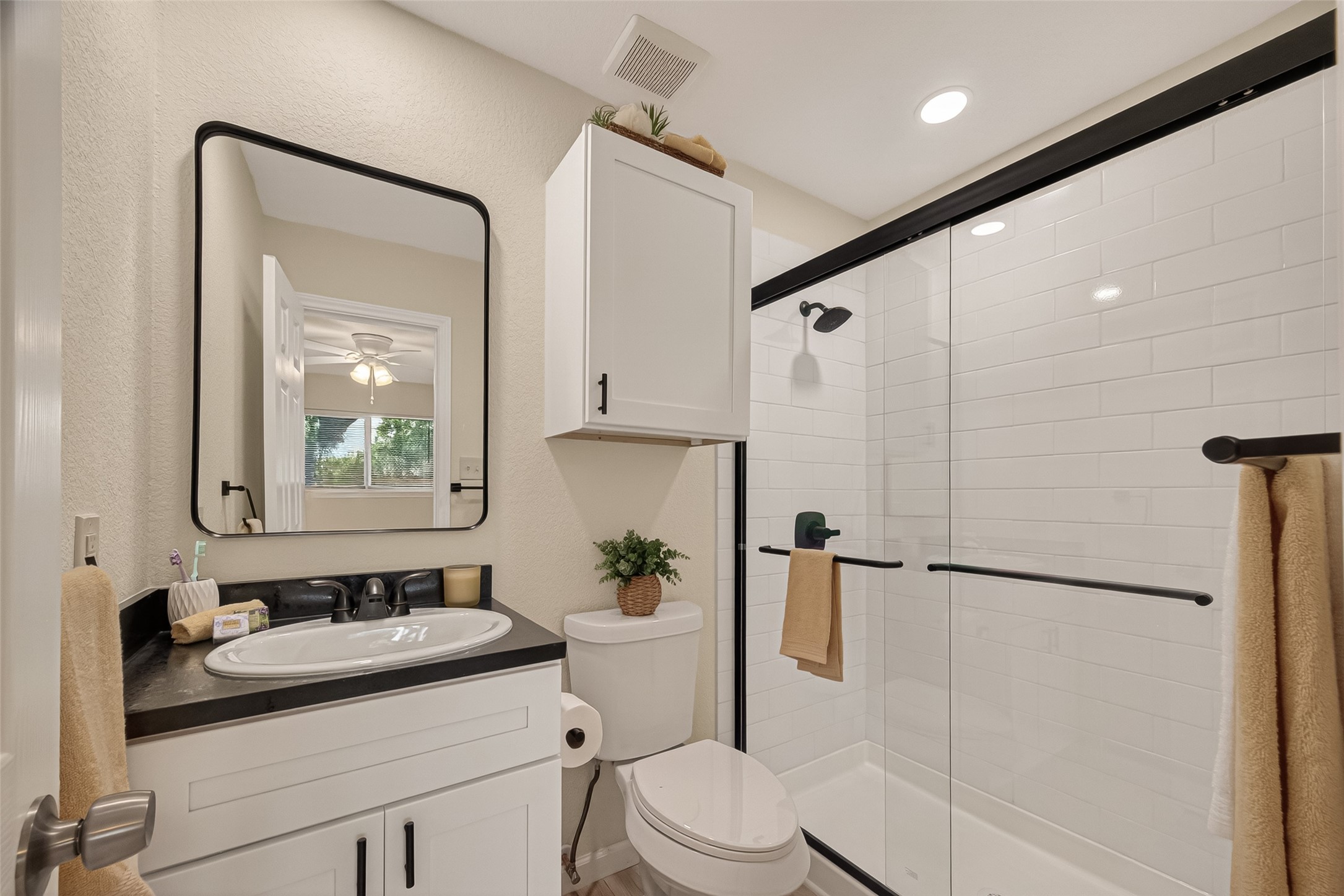 13843 Northlake Drive Property Photo 4