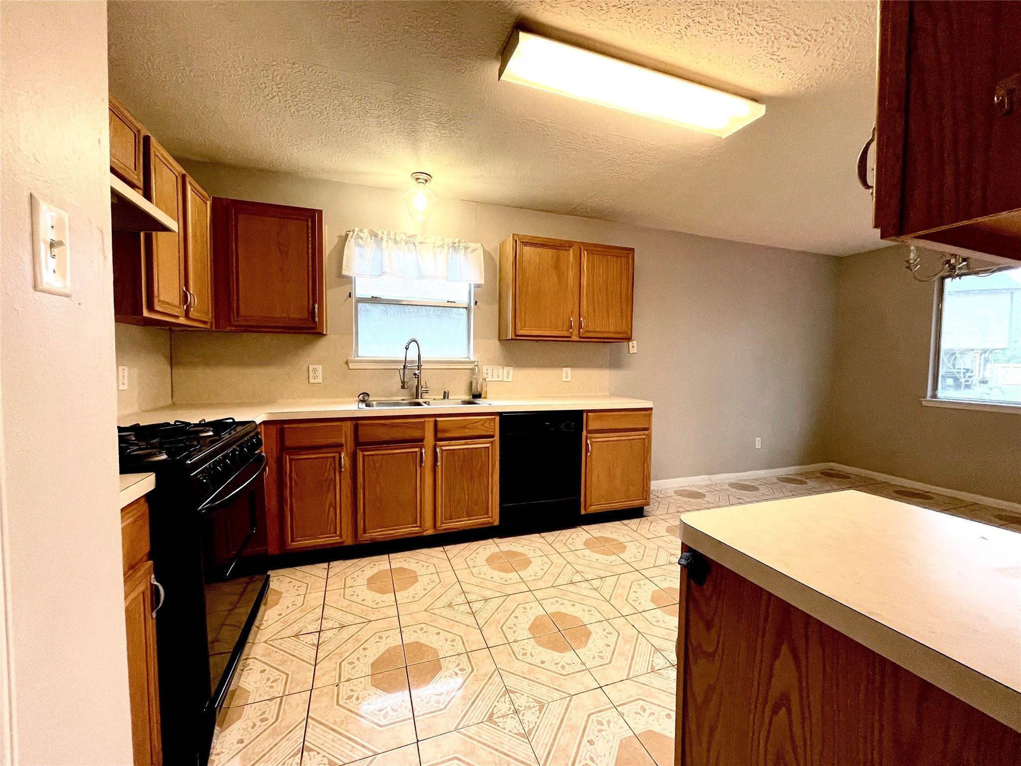 21714 Holly Leaf Court Property Photo 3