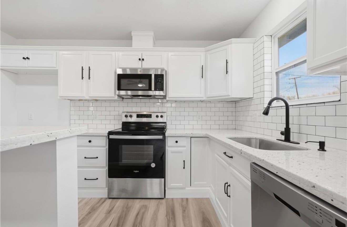 211 Moss Avenue Property Photo 4