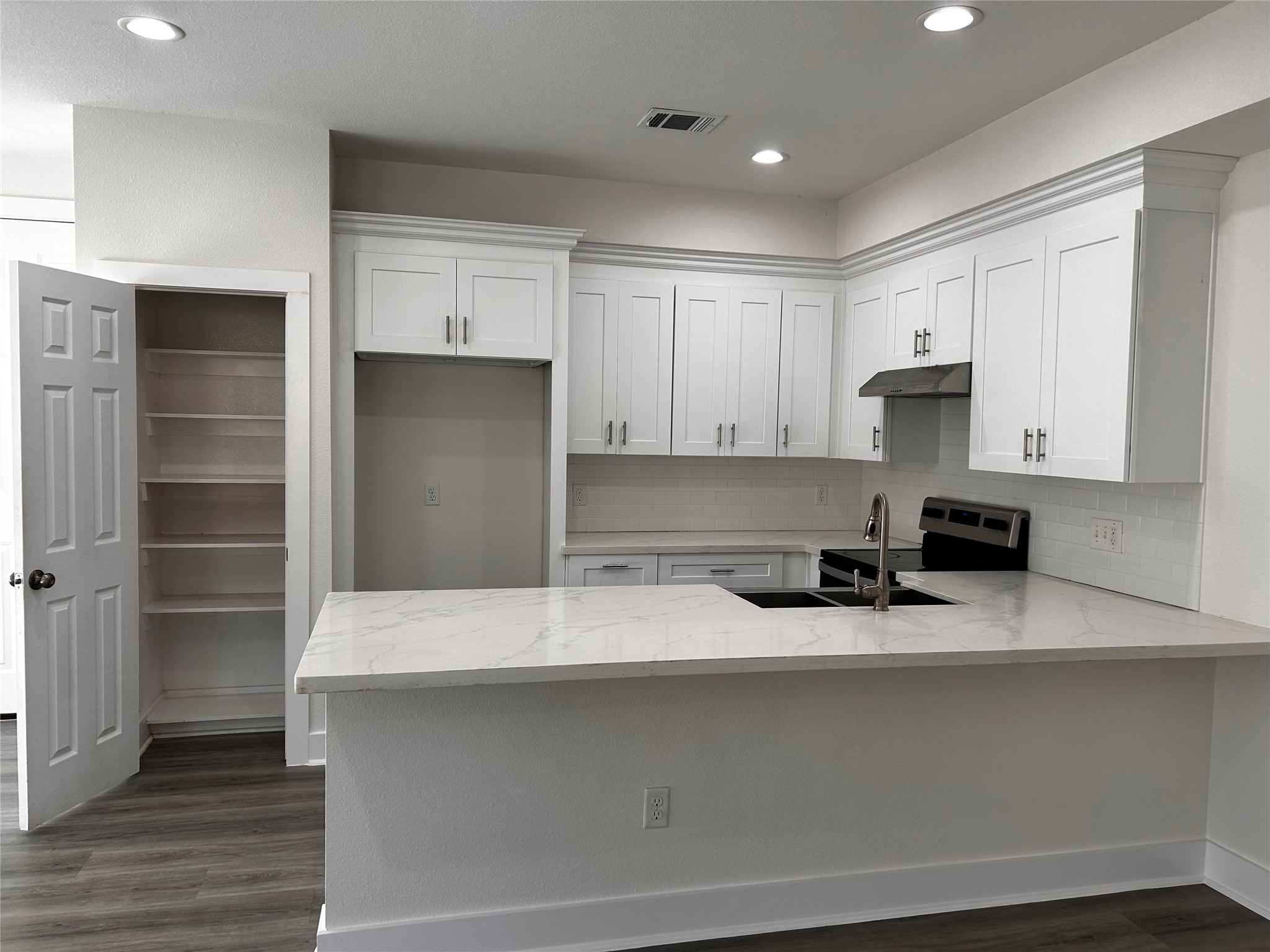 11514 Courtshire Road A Property Photo 2