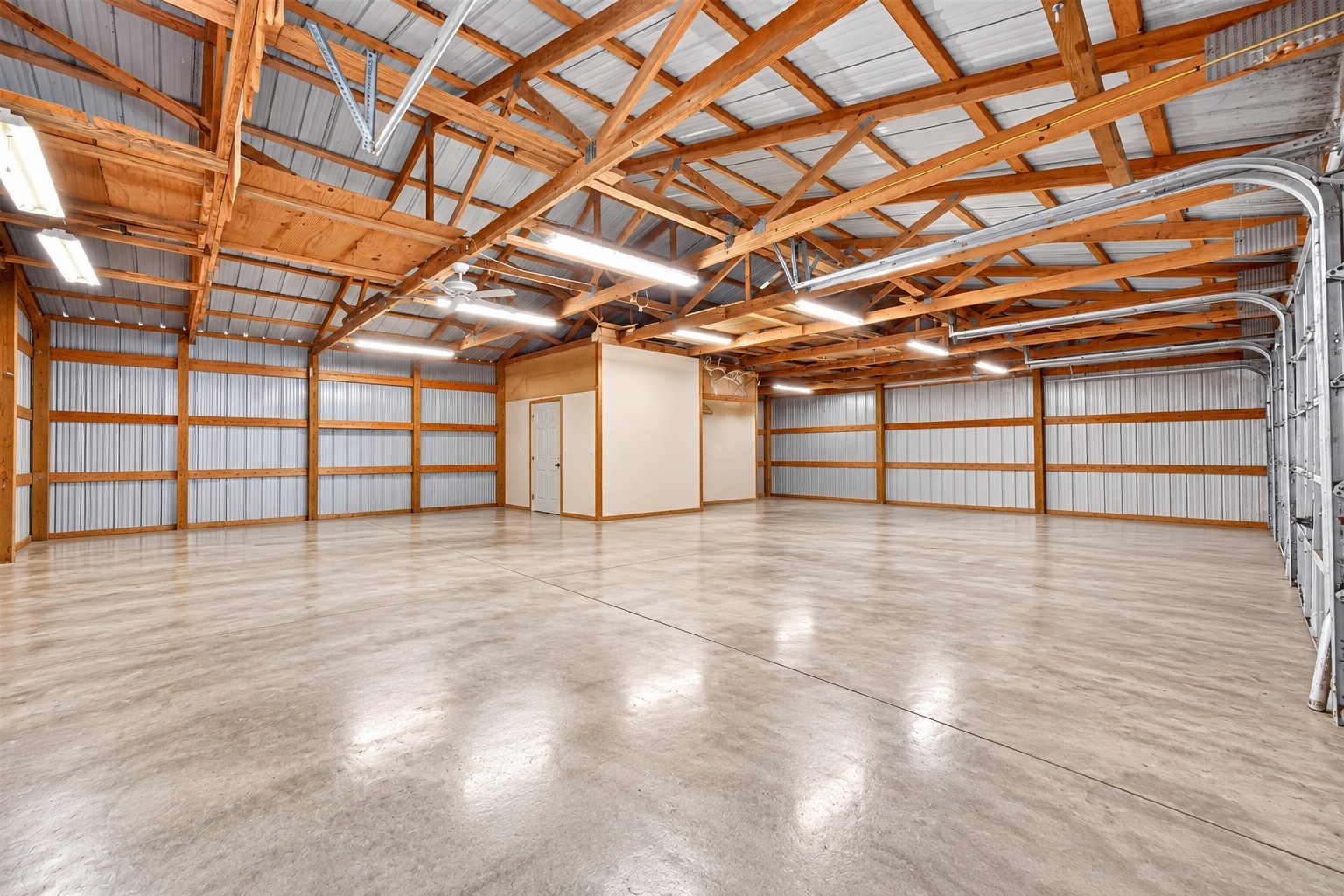 9503 Pine Road Property Photo 4