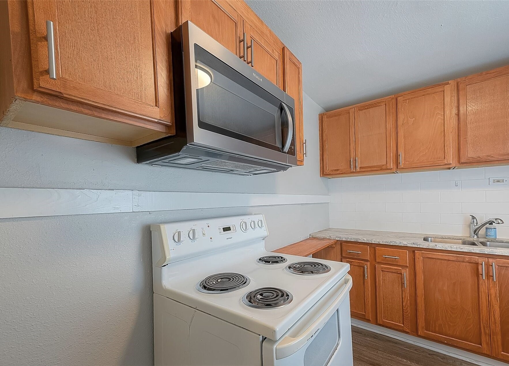 1511 Scharpe Street 3 Property Photo 5