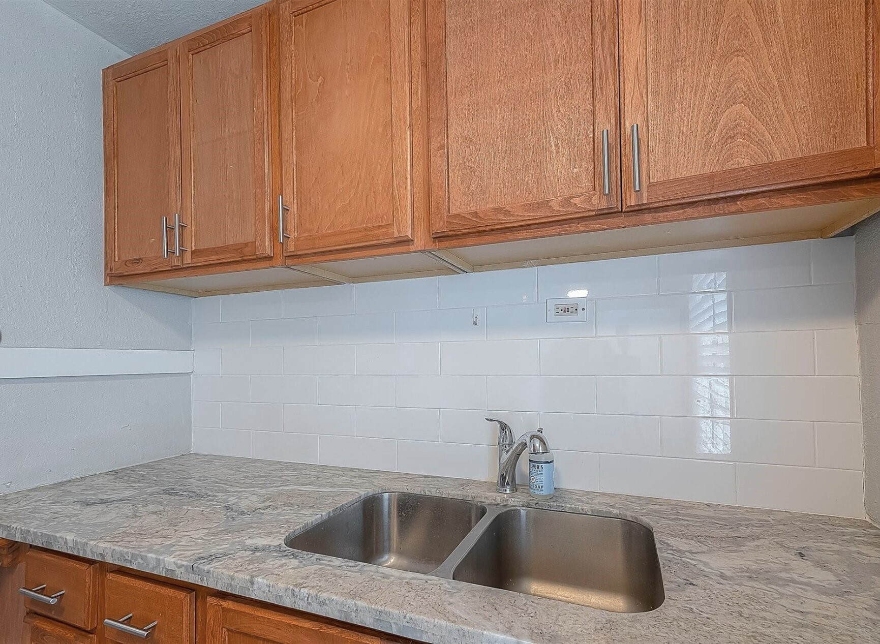 1511 Scharpe Street 3 Property Photo 6