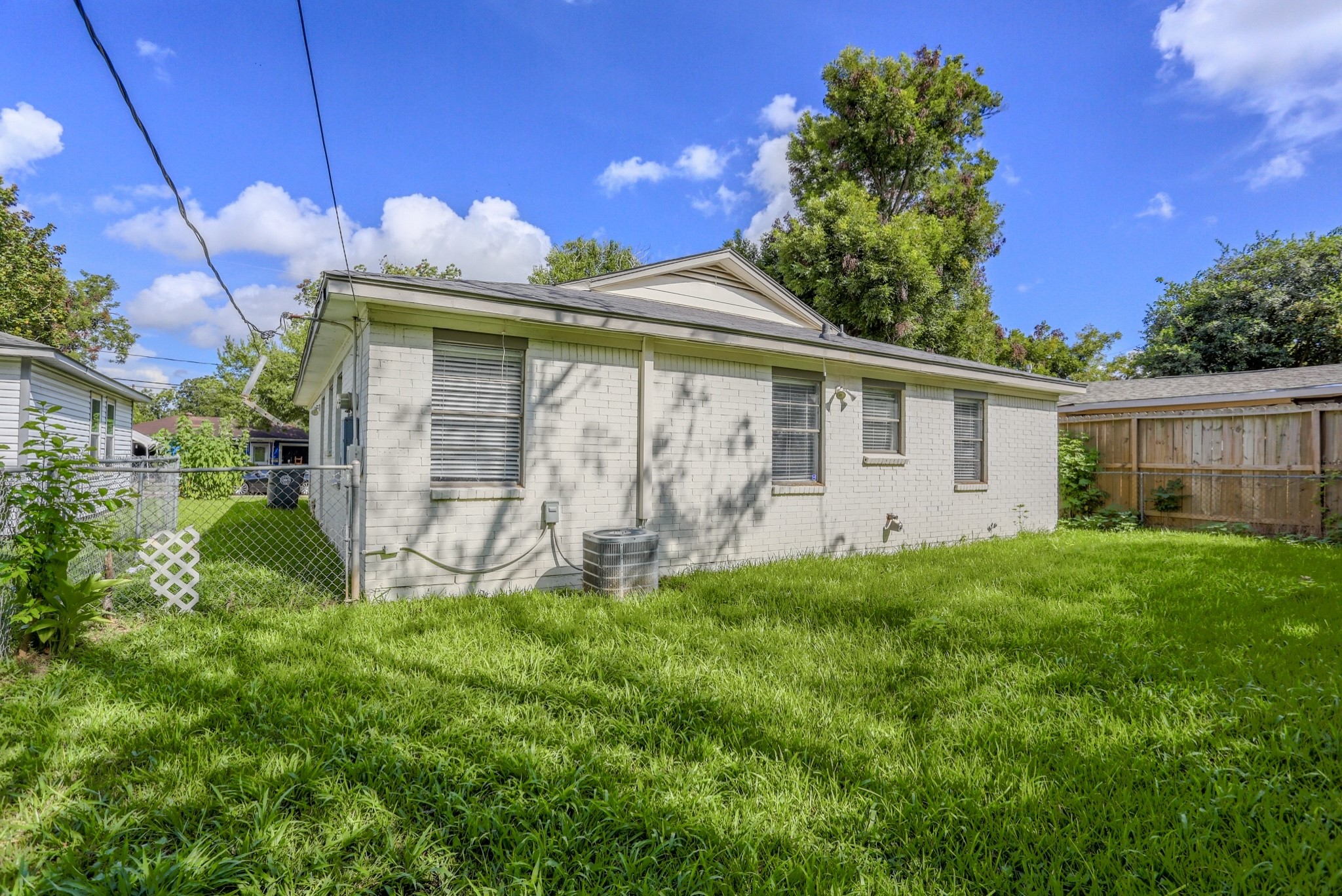 511 Guyer Street Property Photo 4