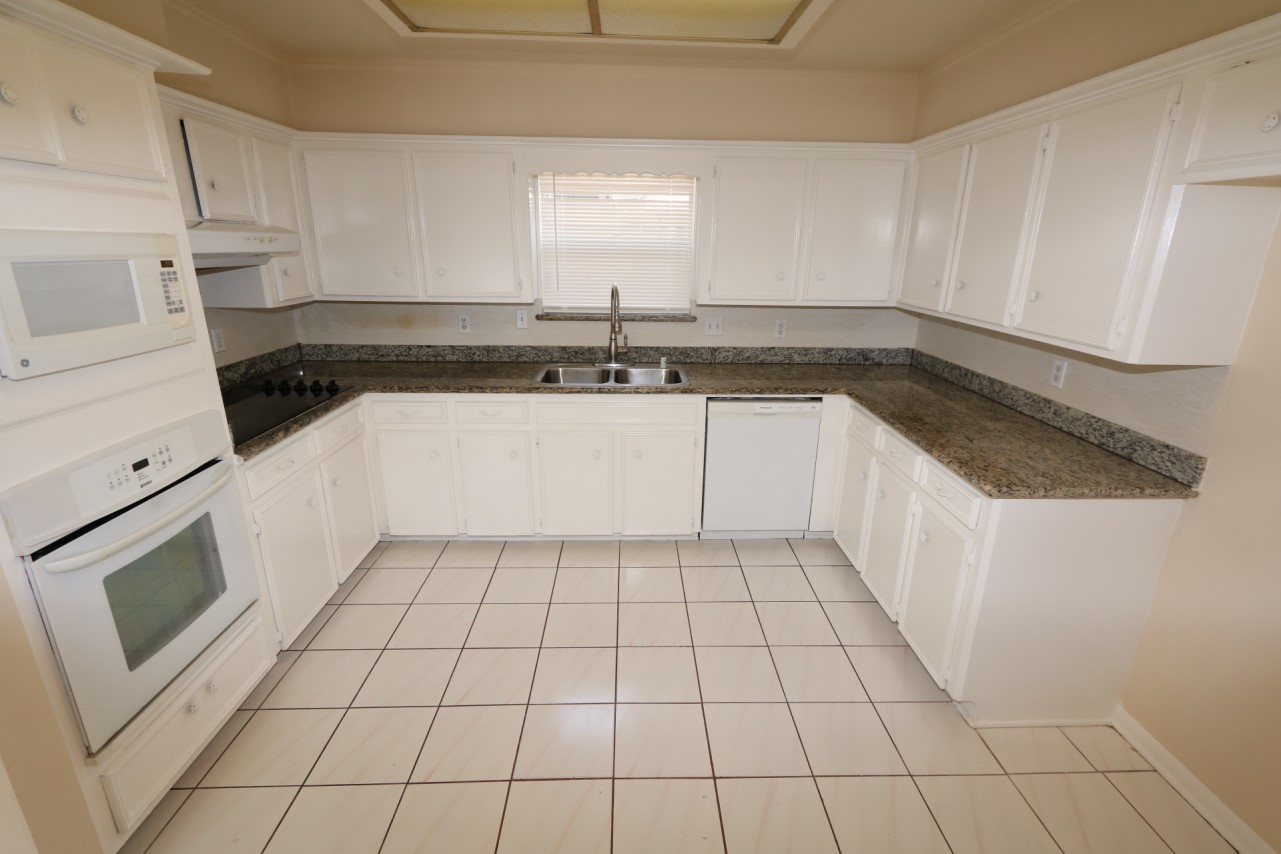 13318 Rain Lily Lane Property Photo 6