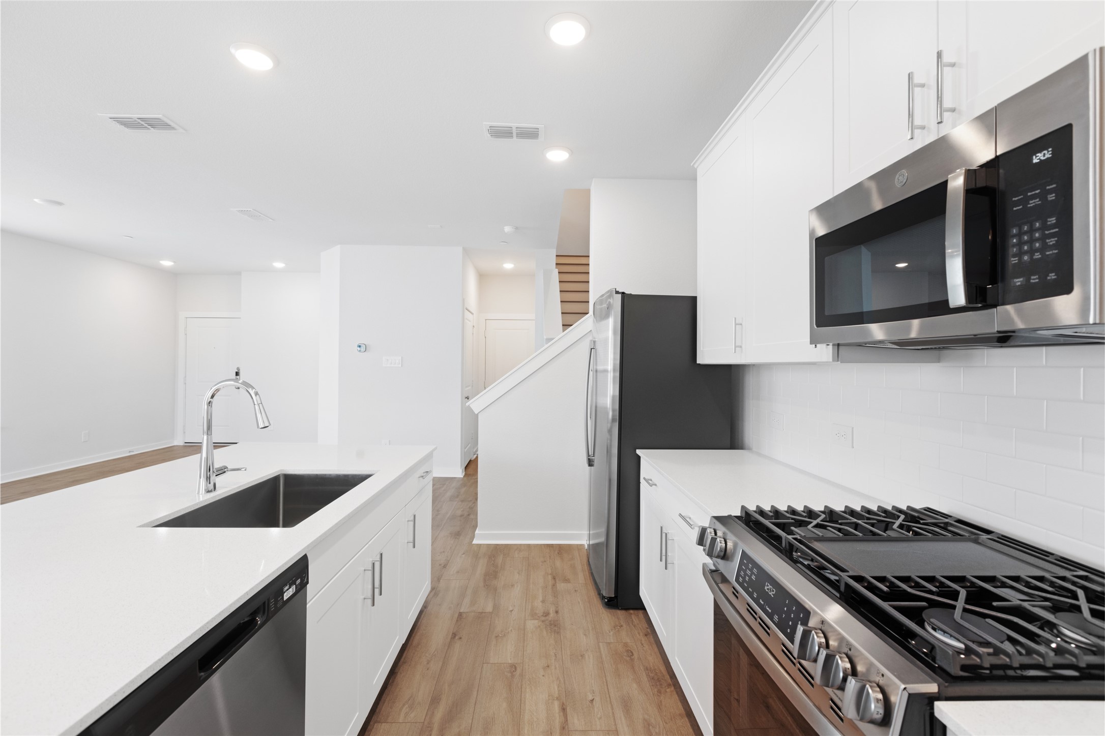 3033 Dovedale Street Property Photo 4