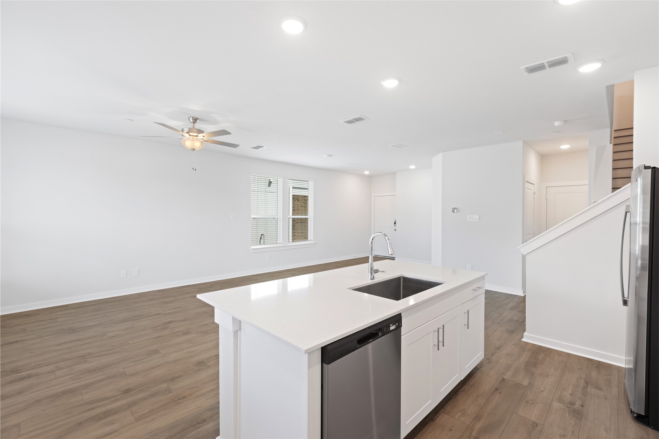3033 Dovedale Street Property Photo 5