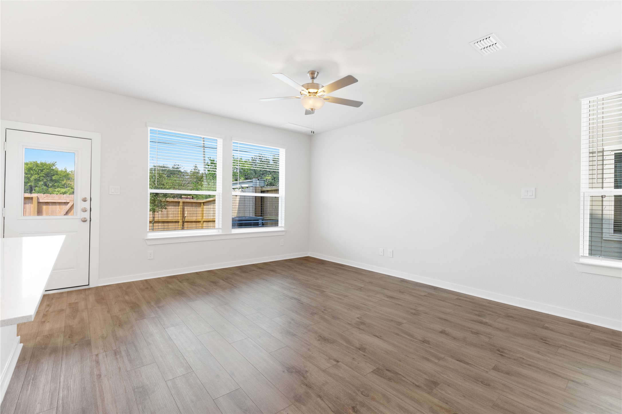 3033 Dovedale Street Property Photo 7