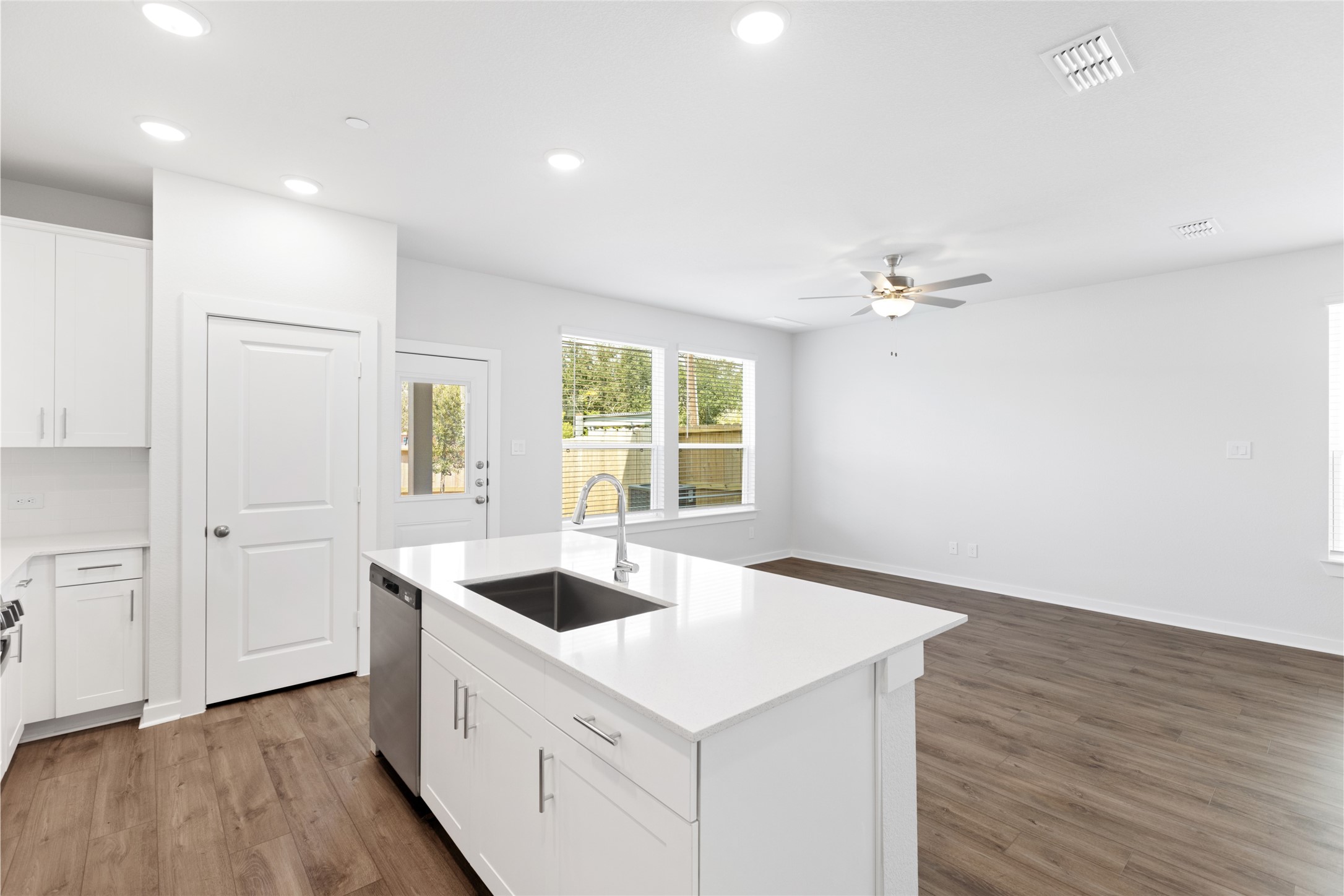 3033 Dovedale Street Property Photo 8