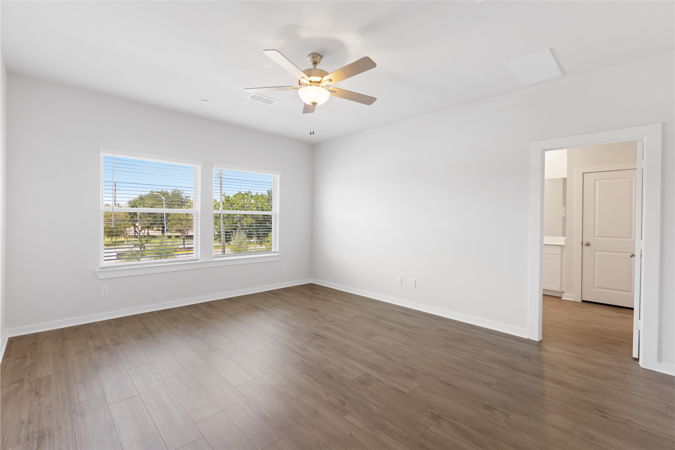 3033 Dovedale Street Property Photo 11