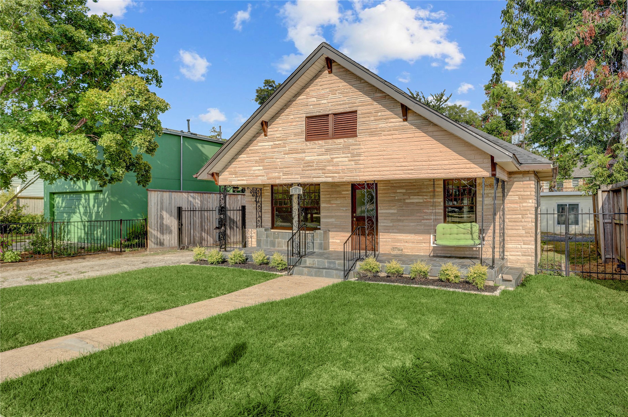 610 Columbia Street Property Photo 1