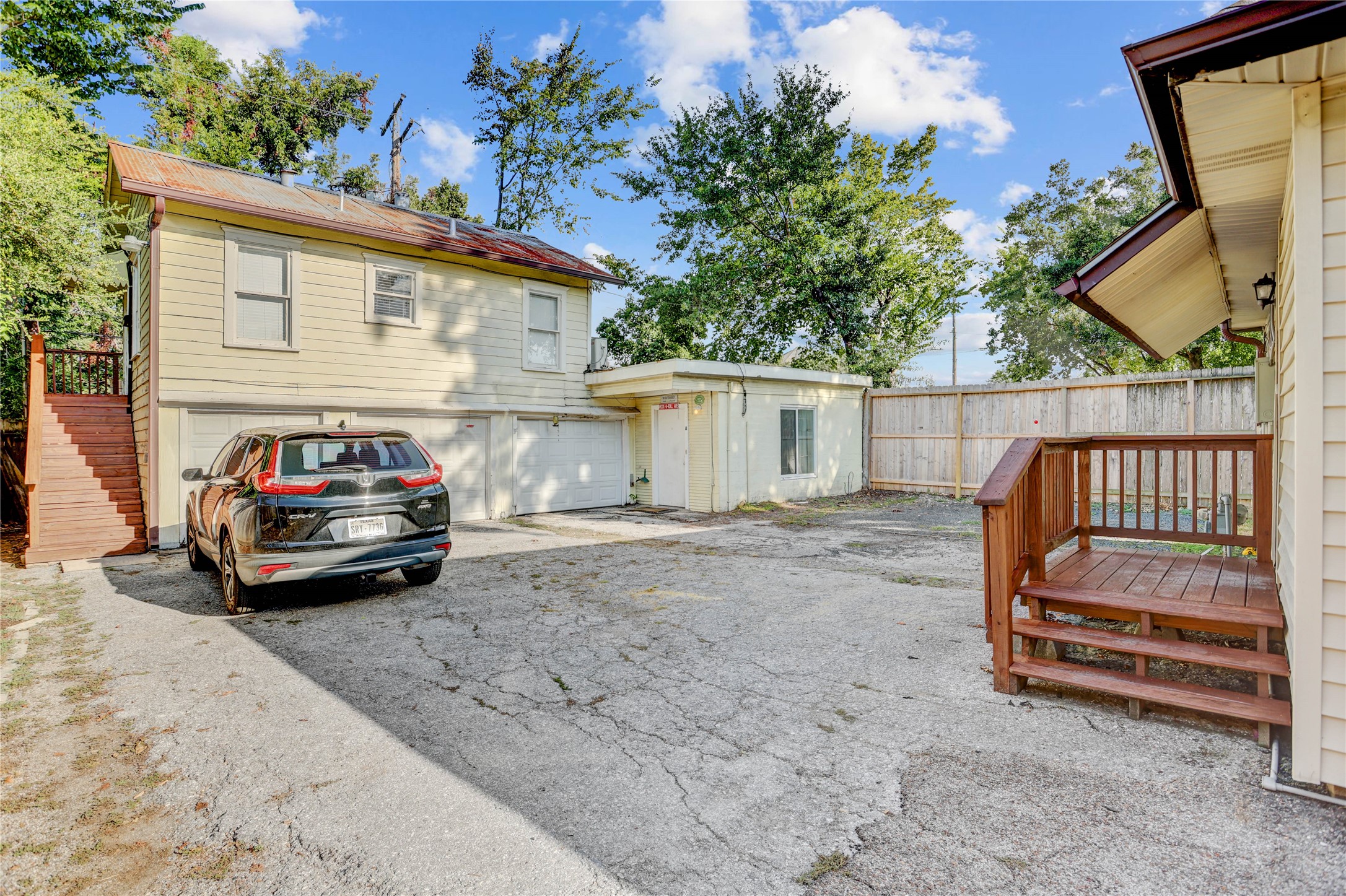 610 Columbia Street Property Photo 5
