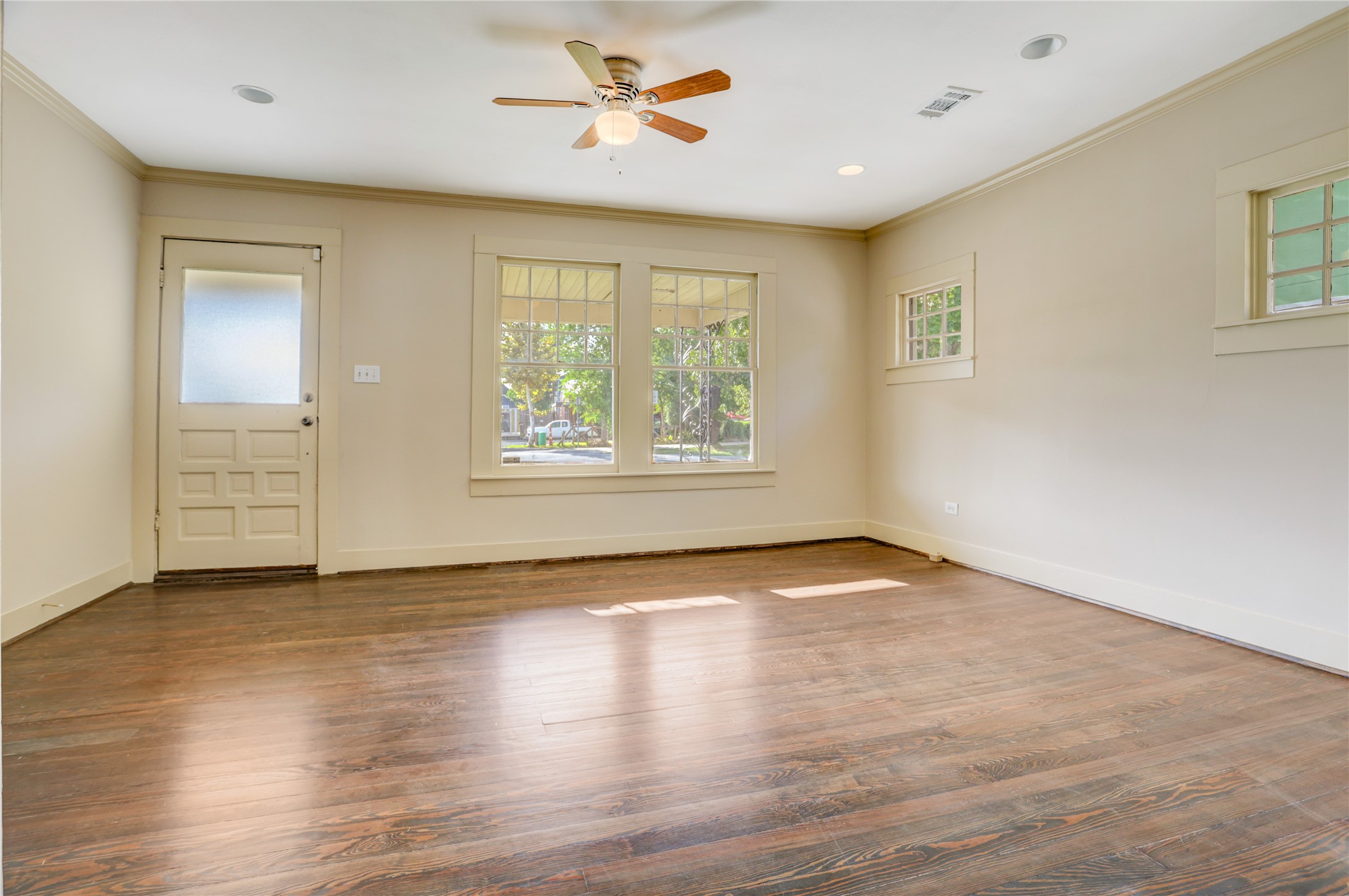 610 Columbia Street Property Photo 10