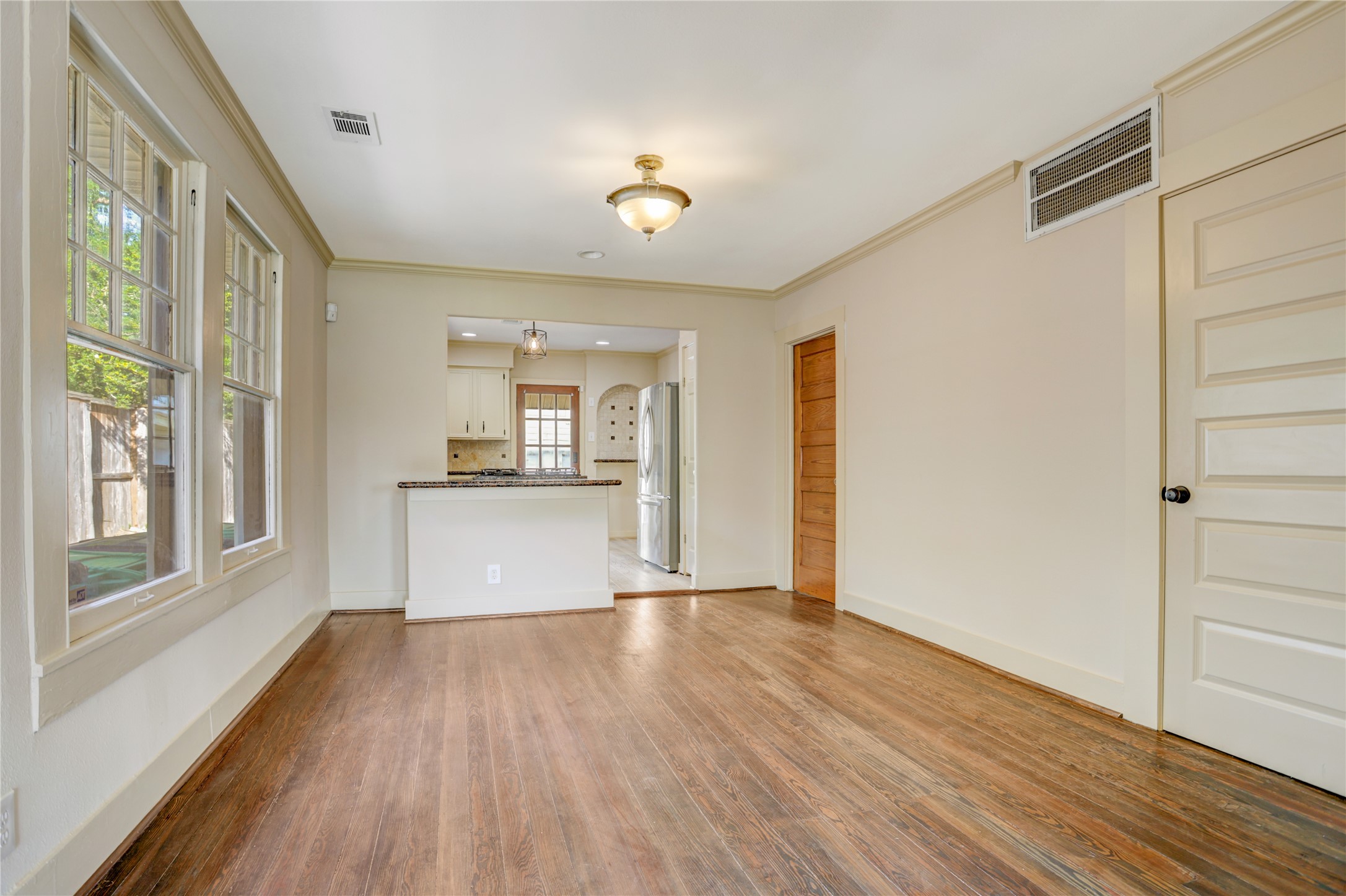 610 Columbia Street Property Photo 11
