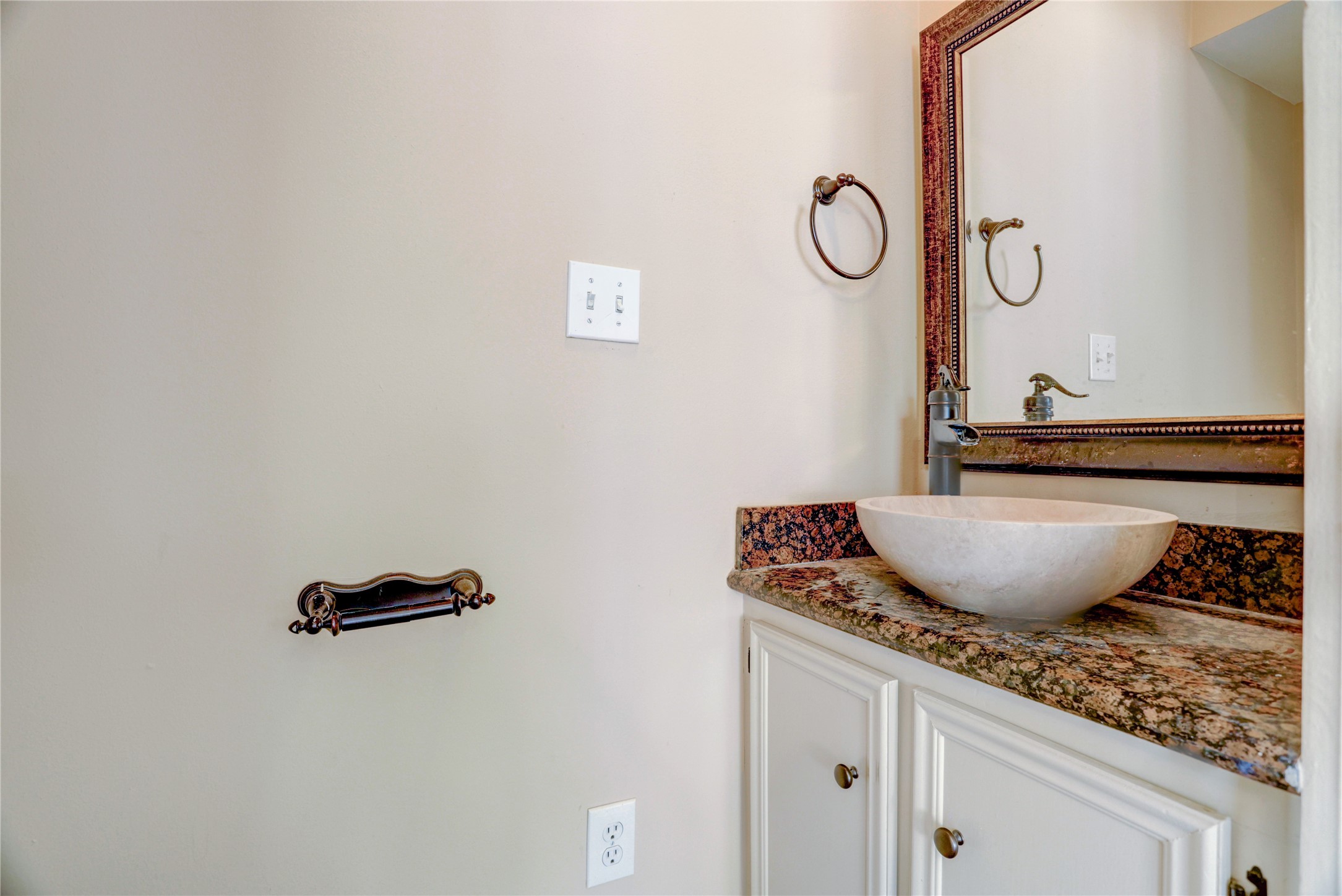 610 Columbia Street Property Photo 15