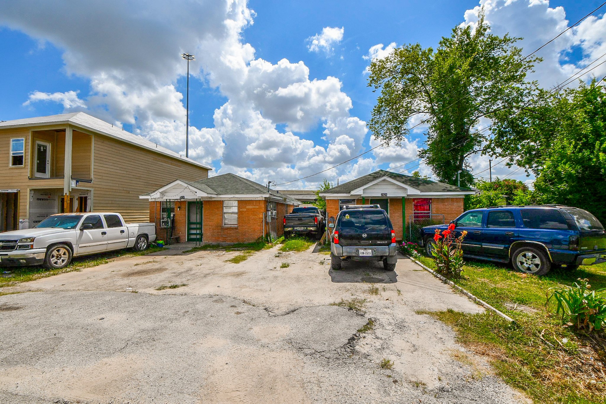 2828 Brackenridge Street Property Photo 6