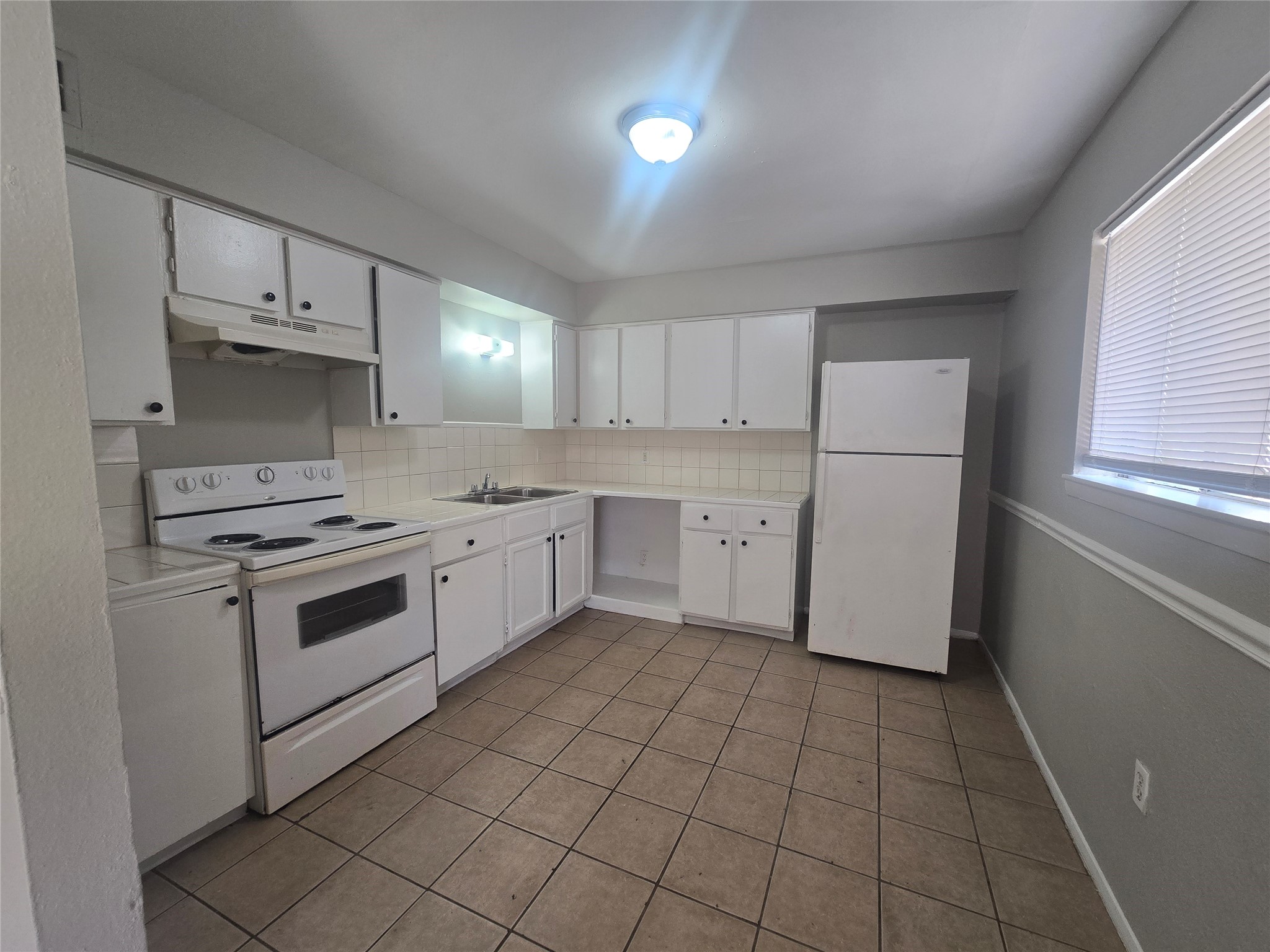 2814 Avenue O 1/2 2 Property Photo 1