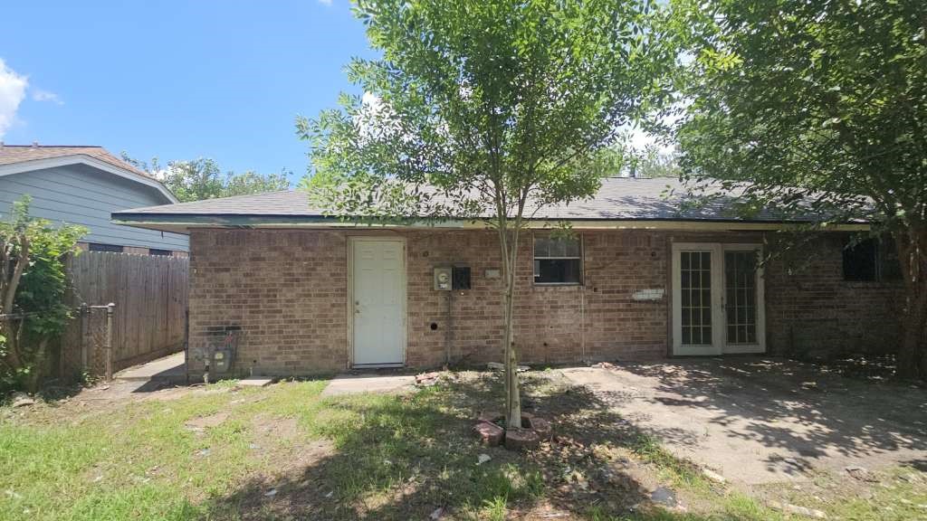 4502 Charriton Drive Property Photo 2