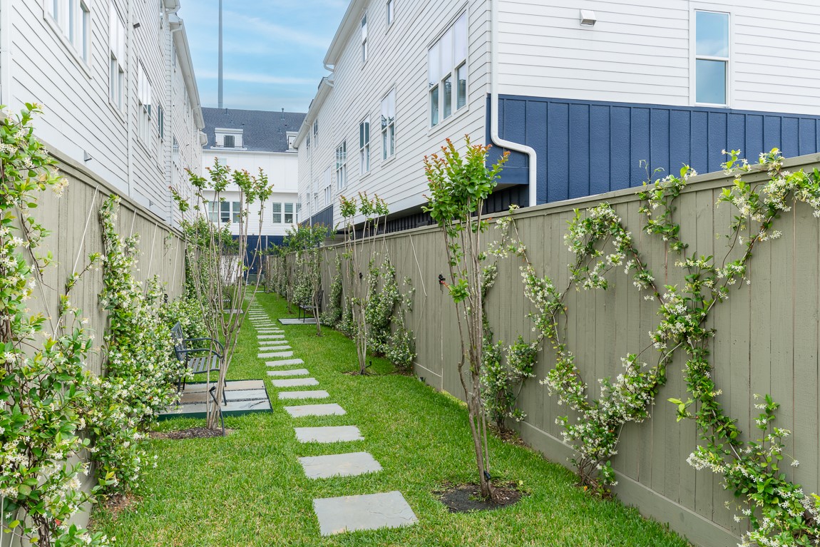 741 Bringhurst Street Property Photo 11