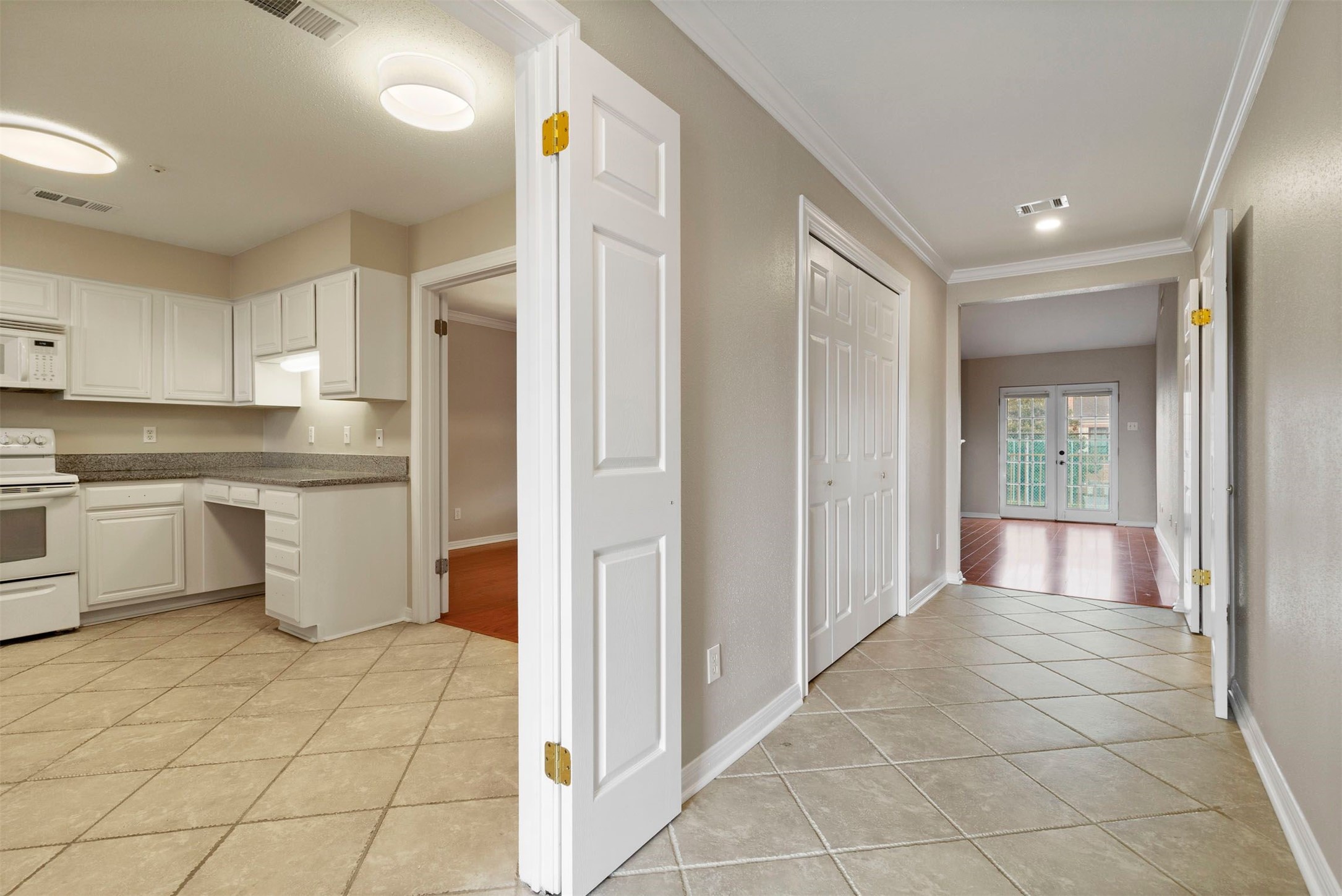 1042 Augusta Drive 1042 Property Photo 5