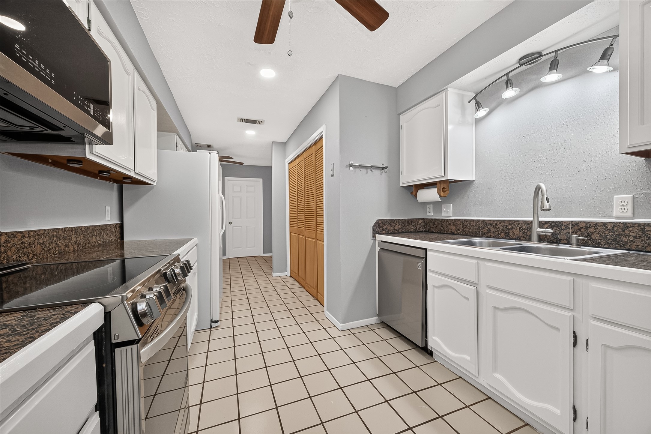 14223 Bateau Drive Property Photo 19