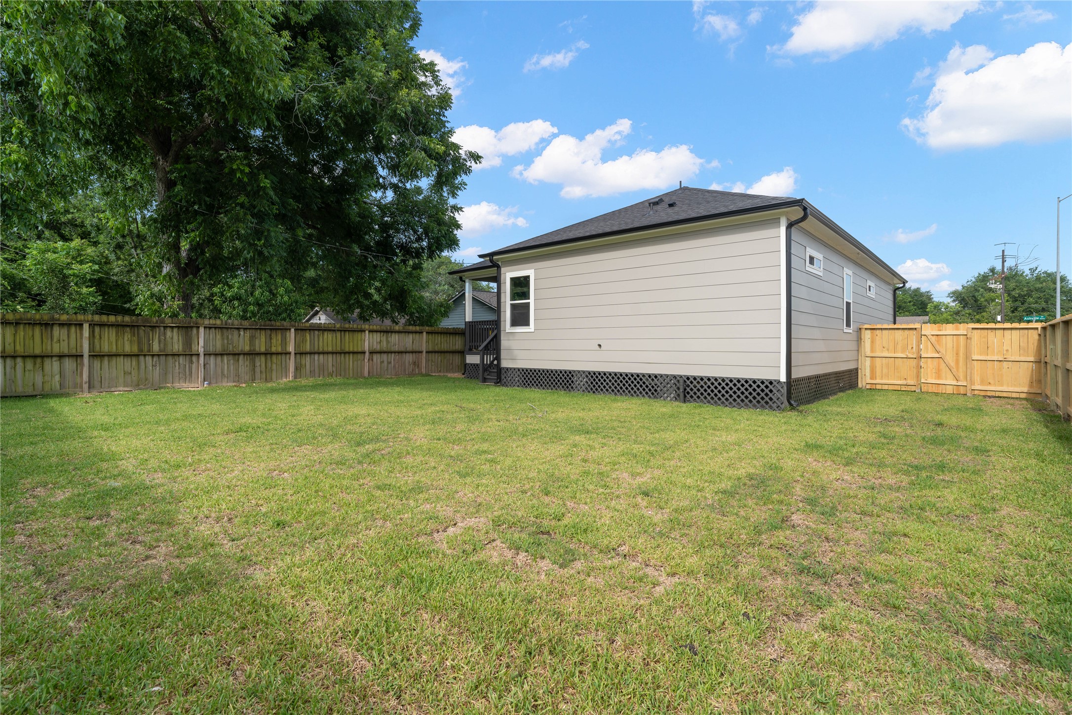 10301 Ashville Drive Property Photo 12