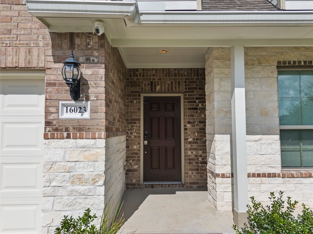 16023 Will Park Drive Property Photo 4