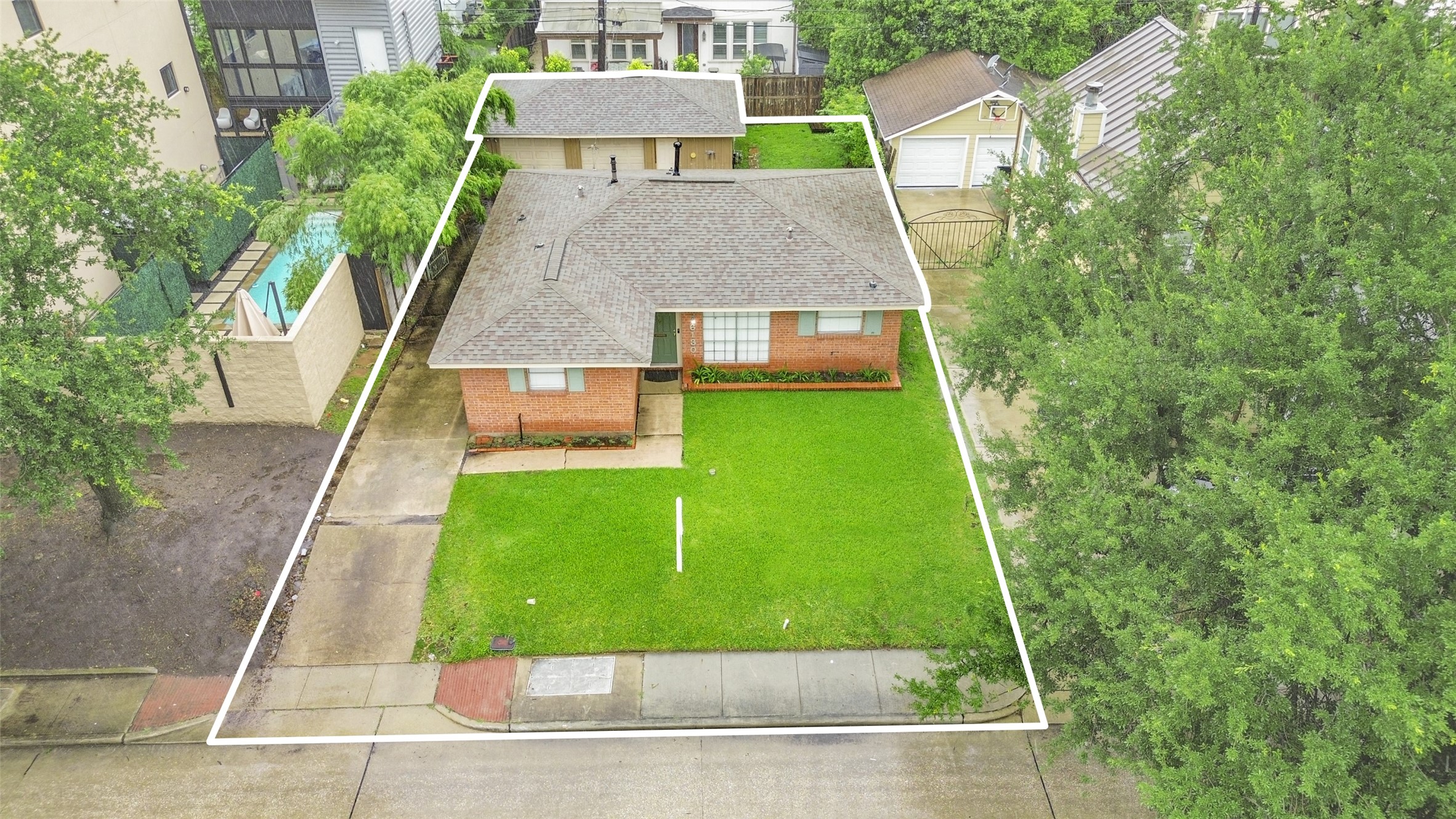 6130 Kirby Drive Property Photo 3