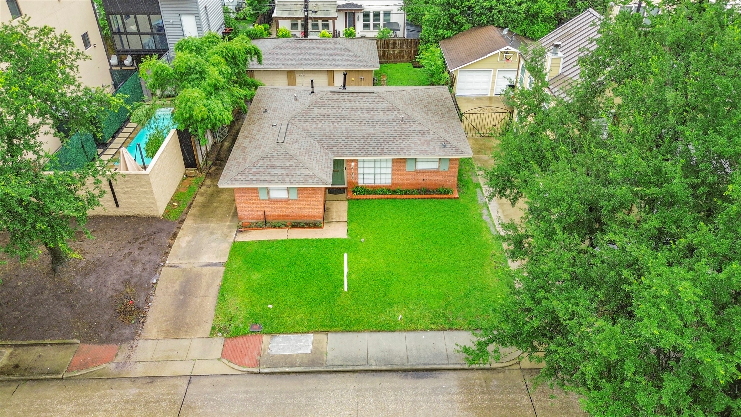 6130 Kirby Drive Property Photo 4