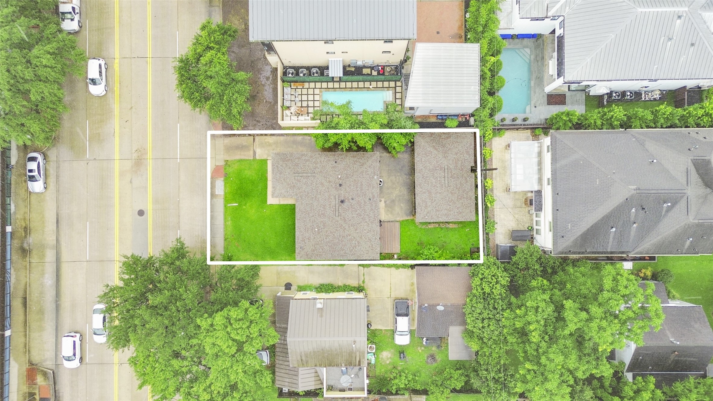 6130 Kirby Drive Property Photo 5