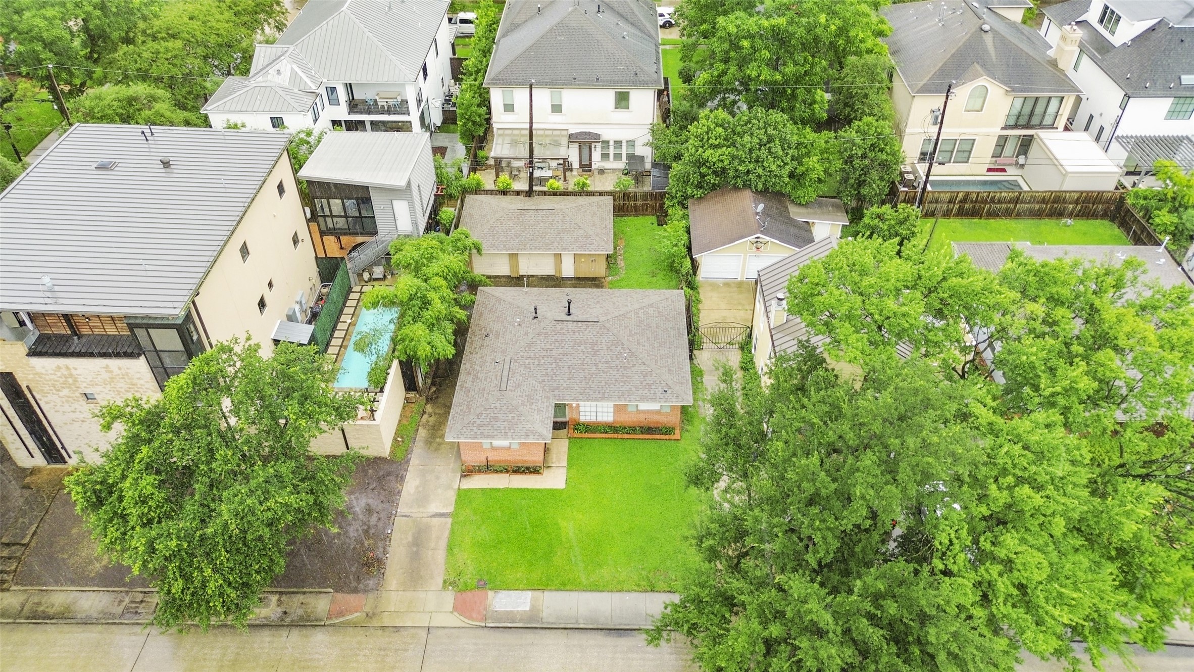 6130 Kirby Drive Property Photo 8