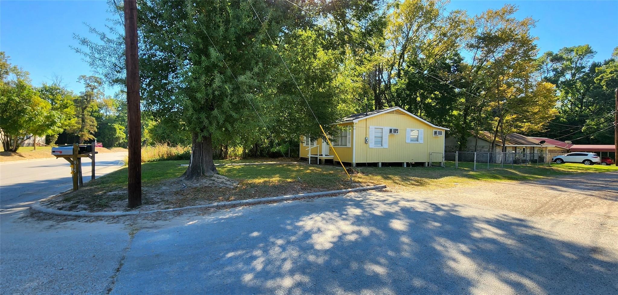 915 Martin Luther King Drive Property Photo 3