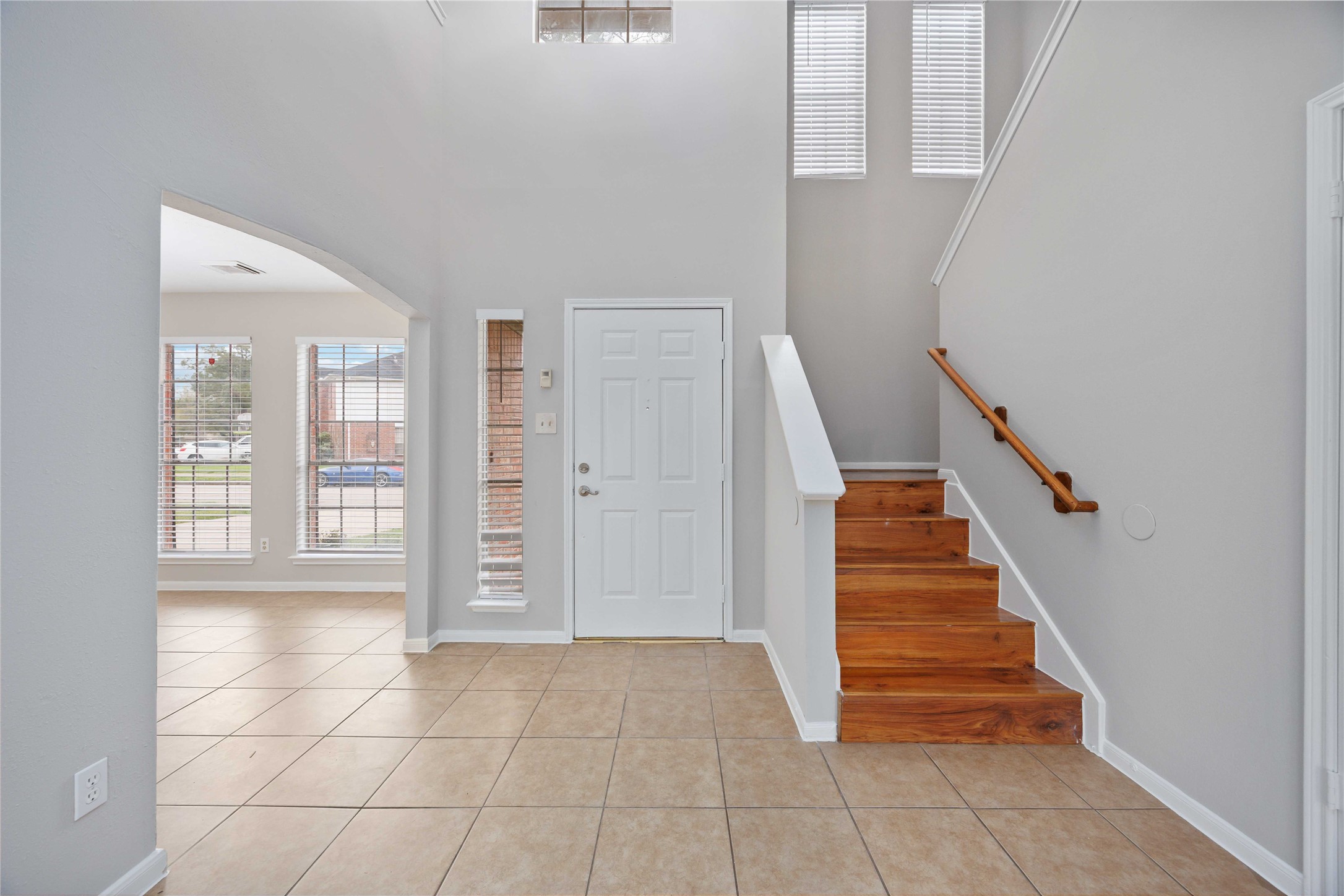 16710 Cheshire Place Drive Property Photo 3