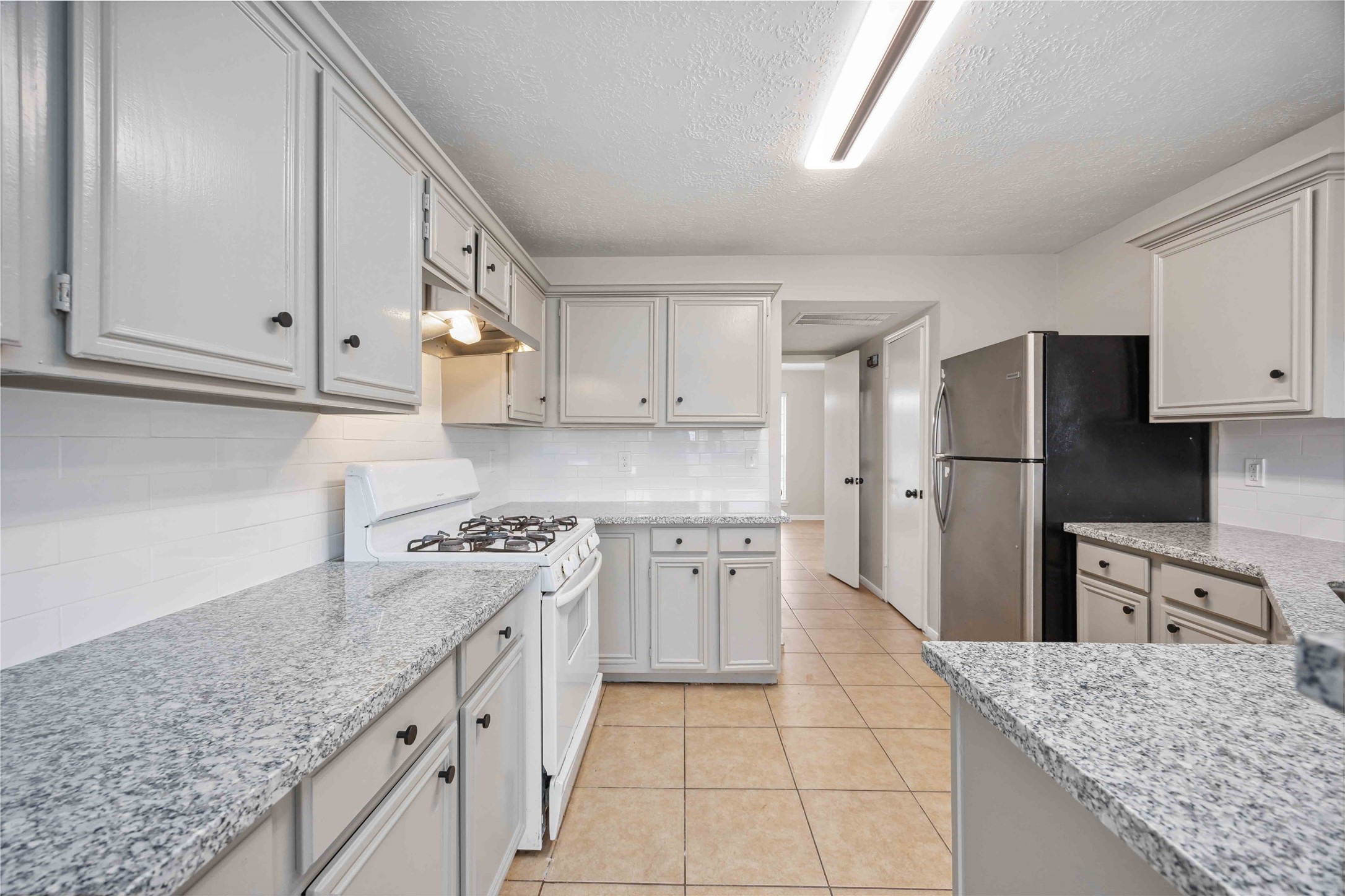 16710 Cheshire Place Drive Property Photo 11