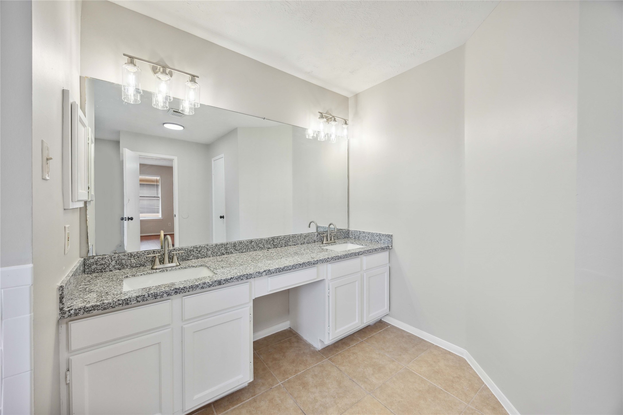 16710 Cheshire Place Drive Property Photo 27