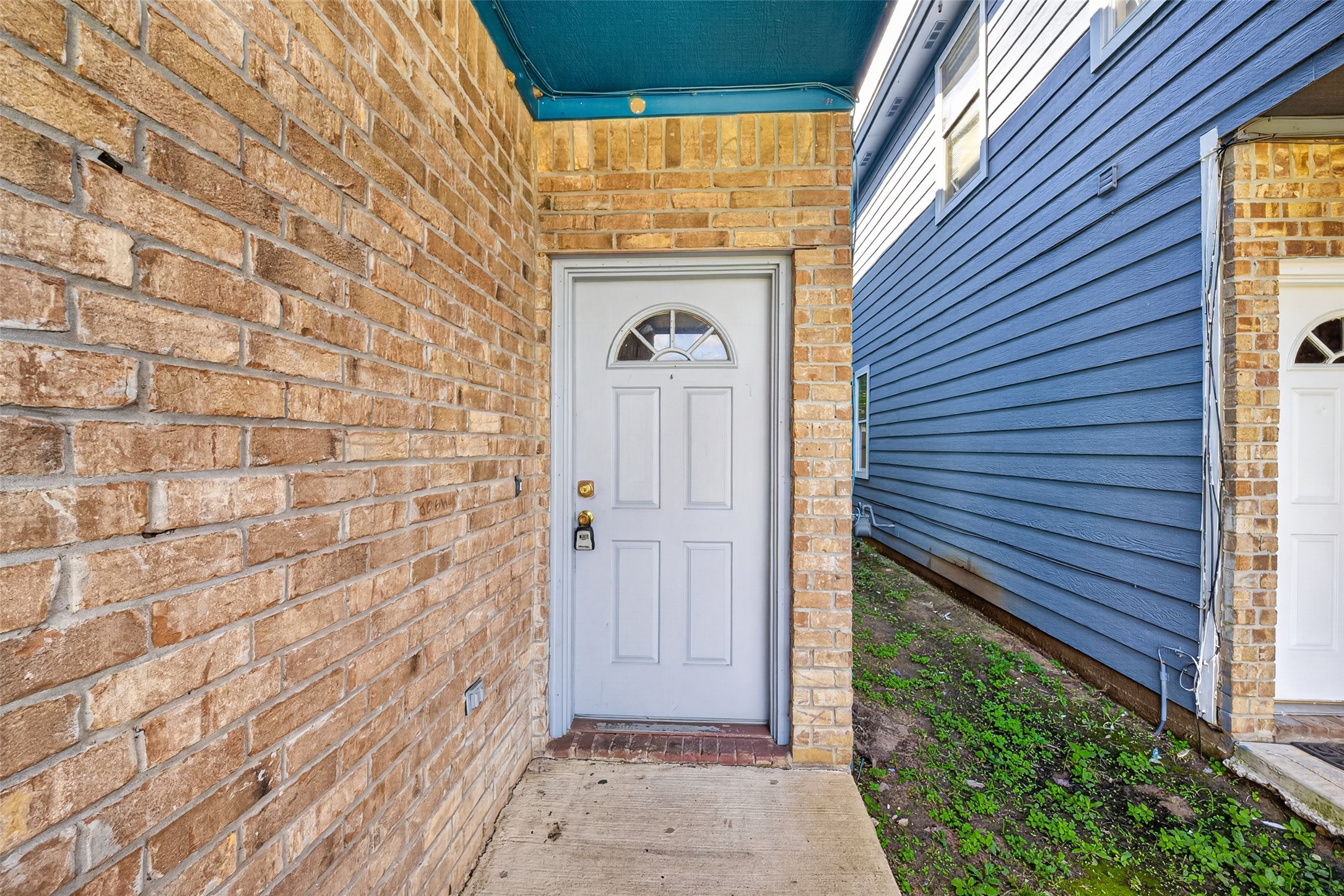 15515 Waldron Circle B Property Photo 3