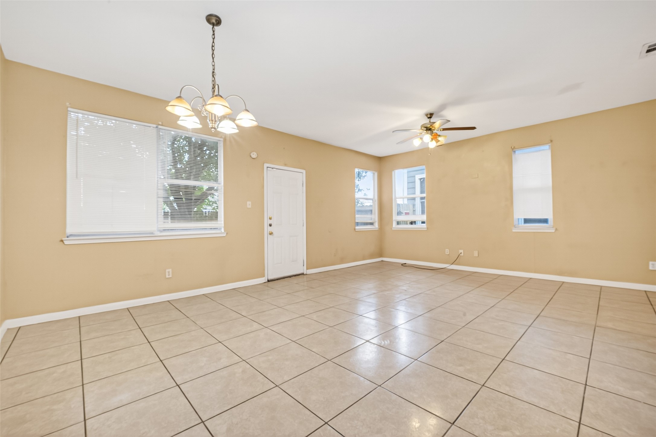 15515 Waldron Circle B Property Photo 9