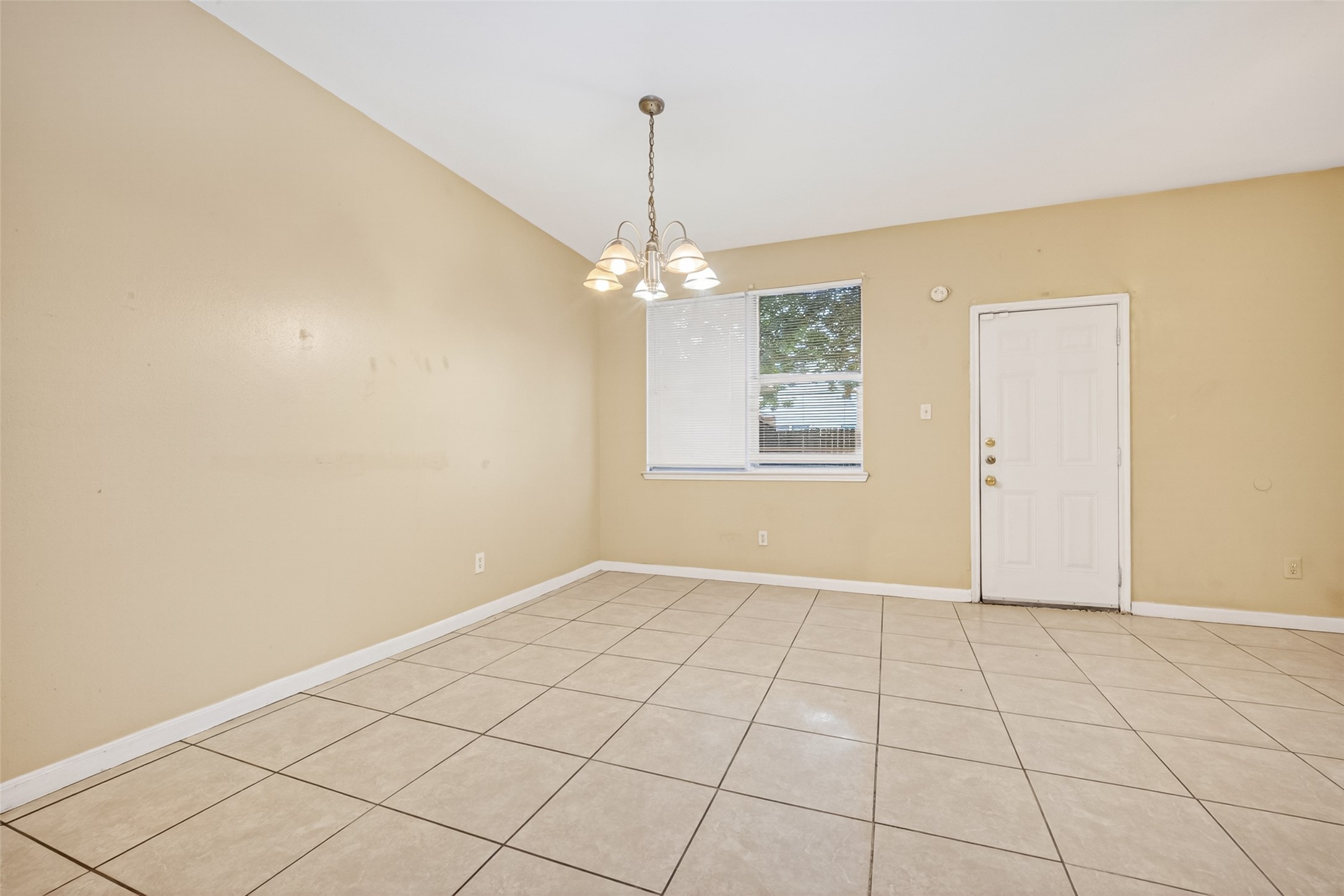 15515 Waldron Circle B Property Photo 10