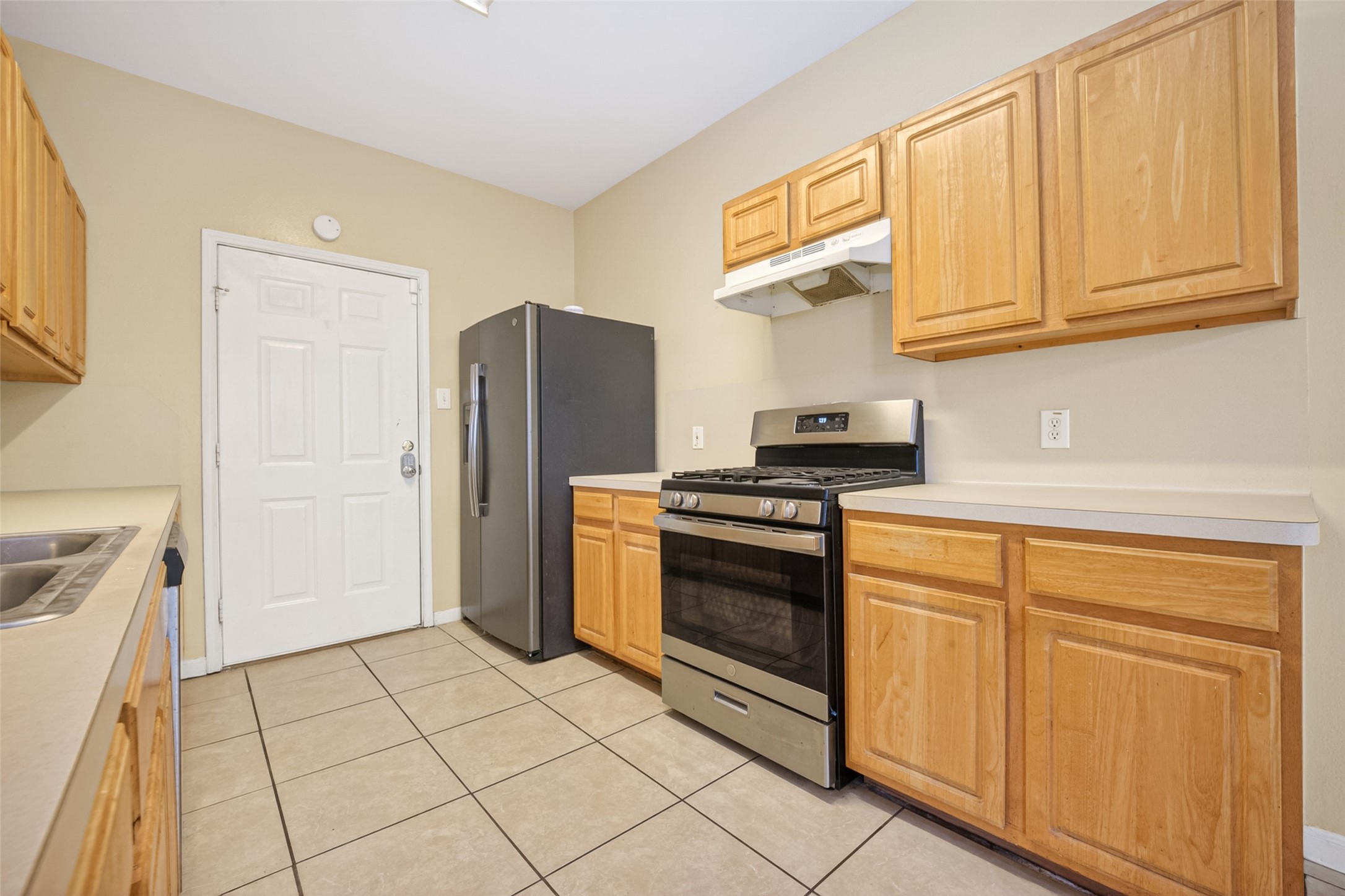 15515 Waldron Circle B Property Photo 12