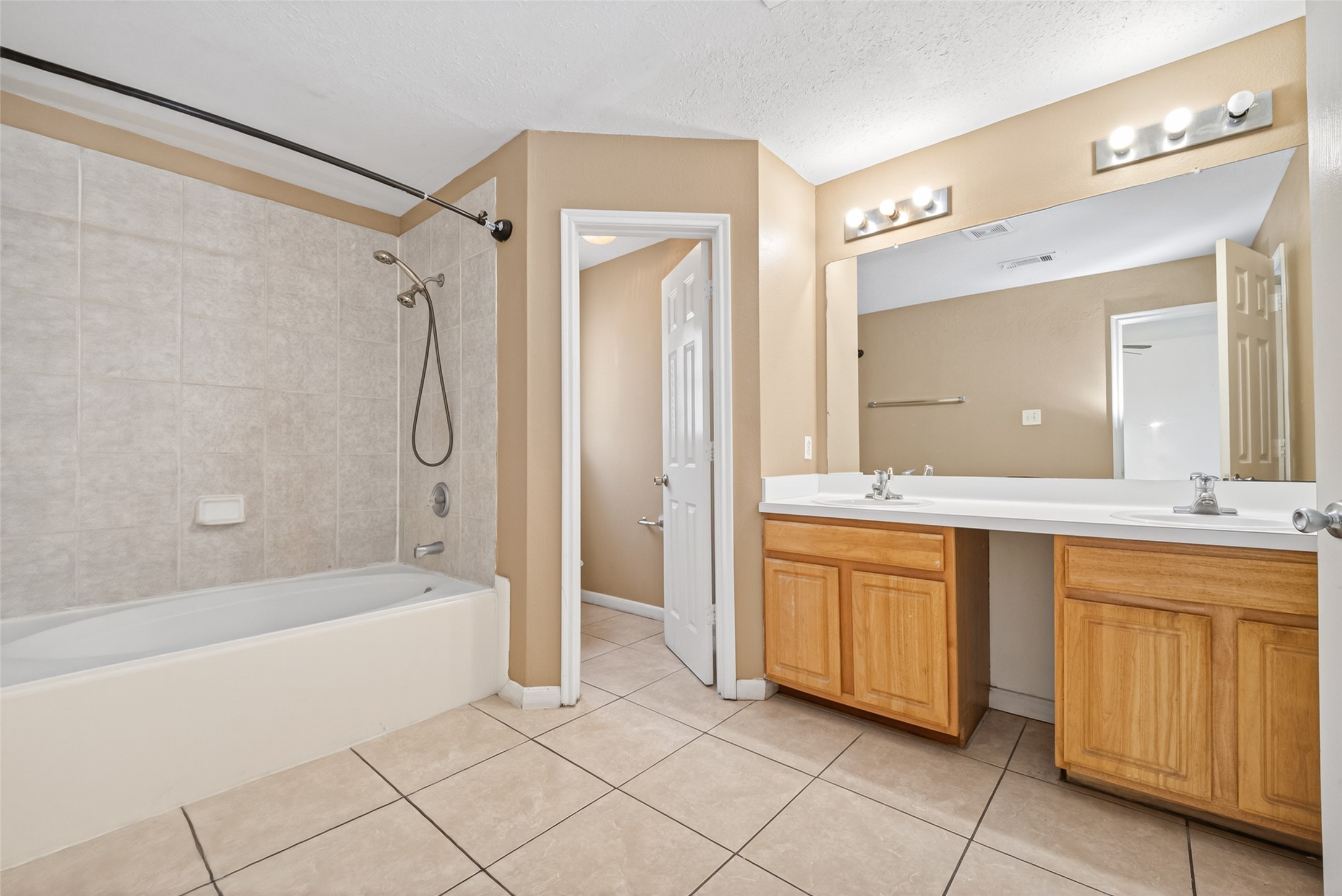 15515 Waldron Circle B Property Photo 19