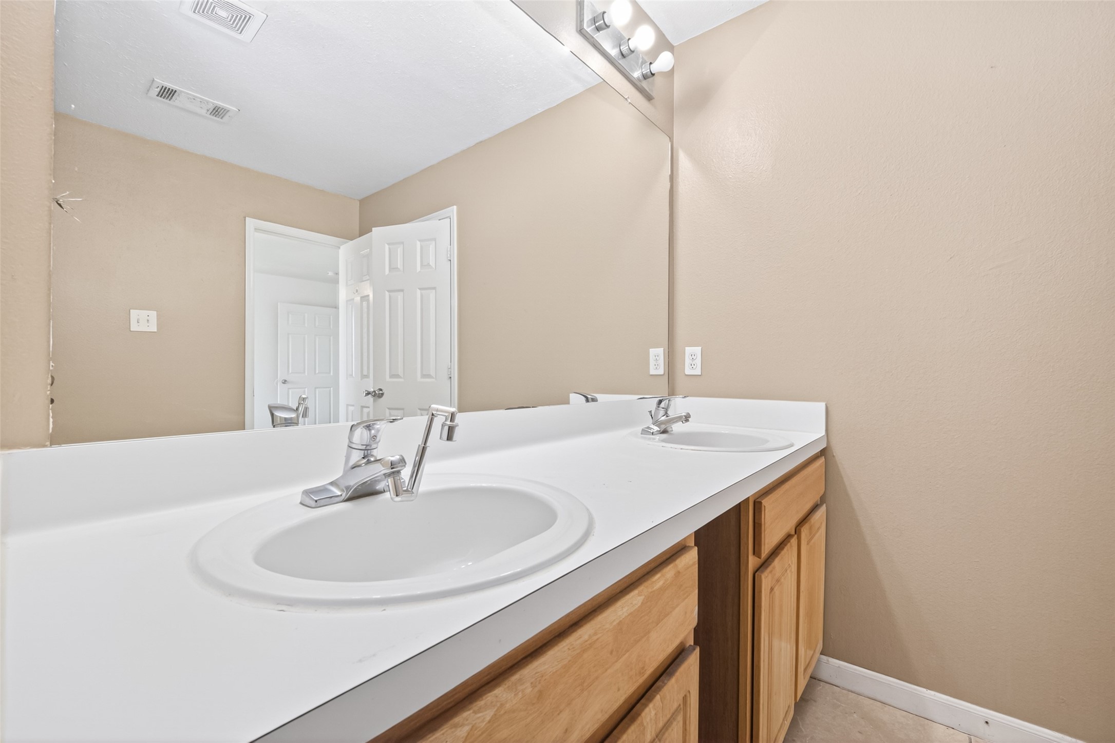15515 Waldron Circle B Property Photo 22